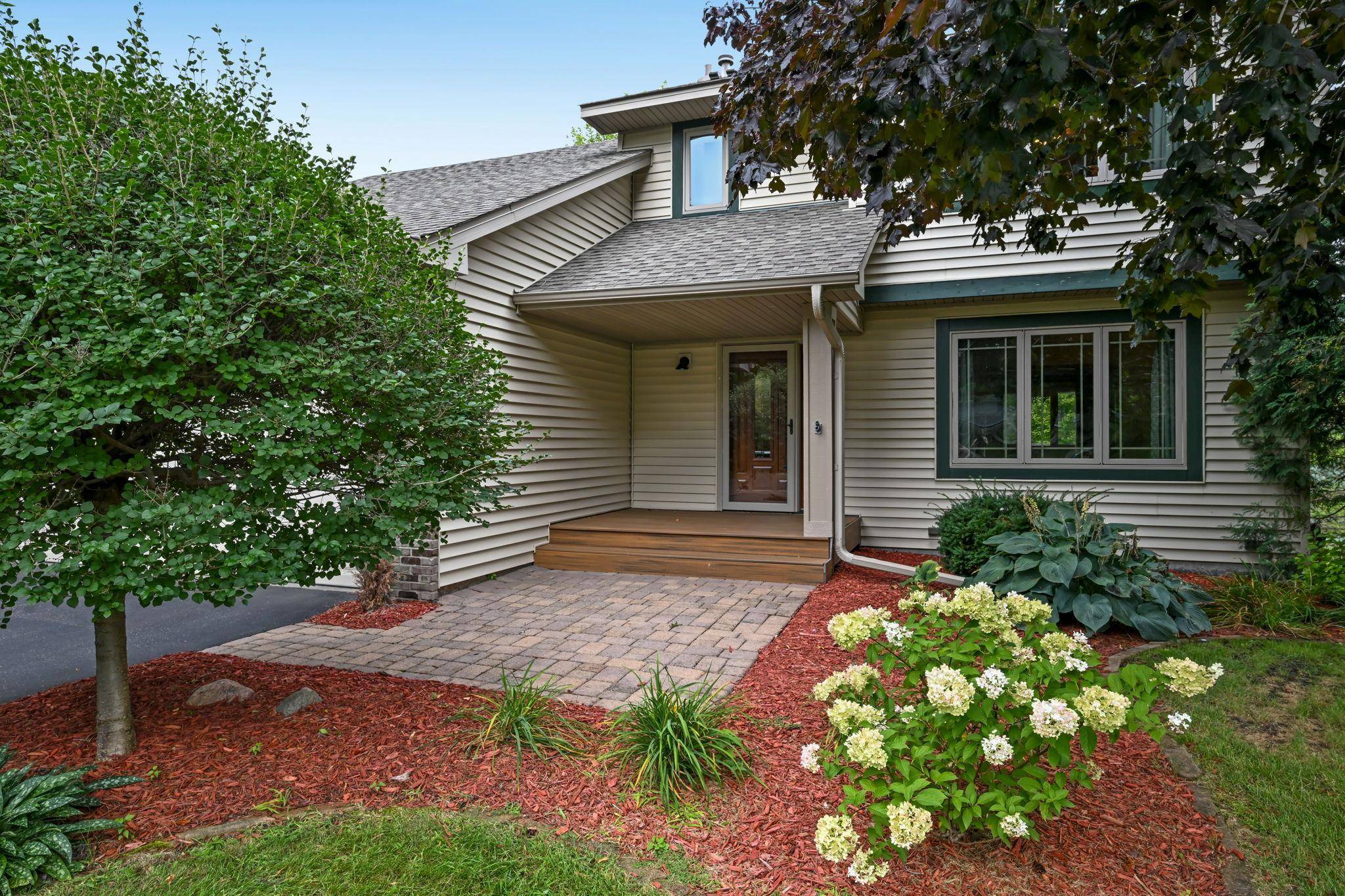 8400 W Lake DR, Chanhassen, MN 55317