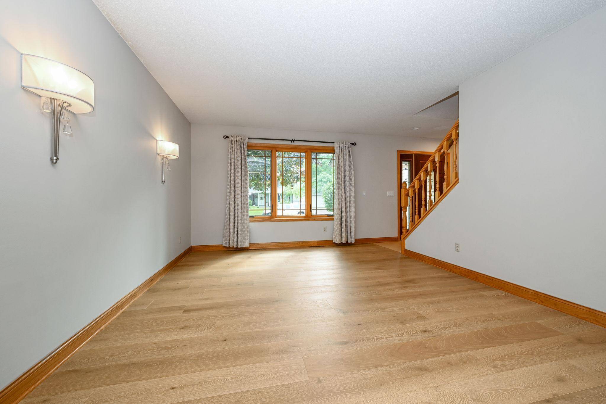 8400 W Lake DR, Chanhassen, MN 55317