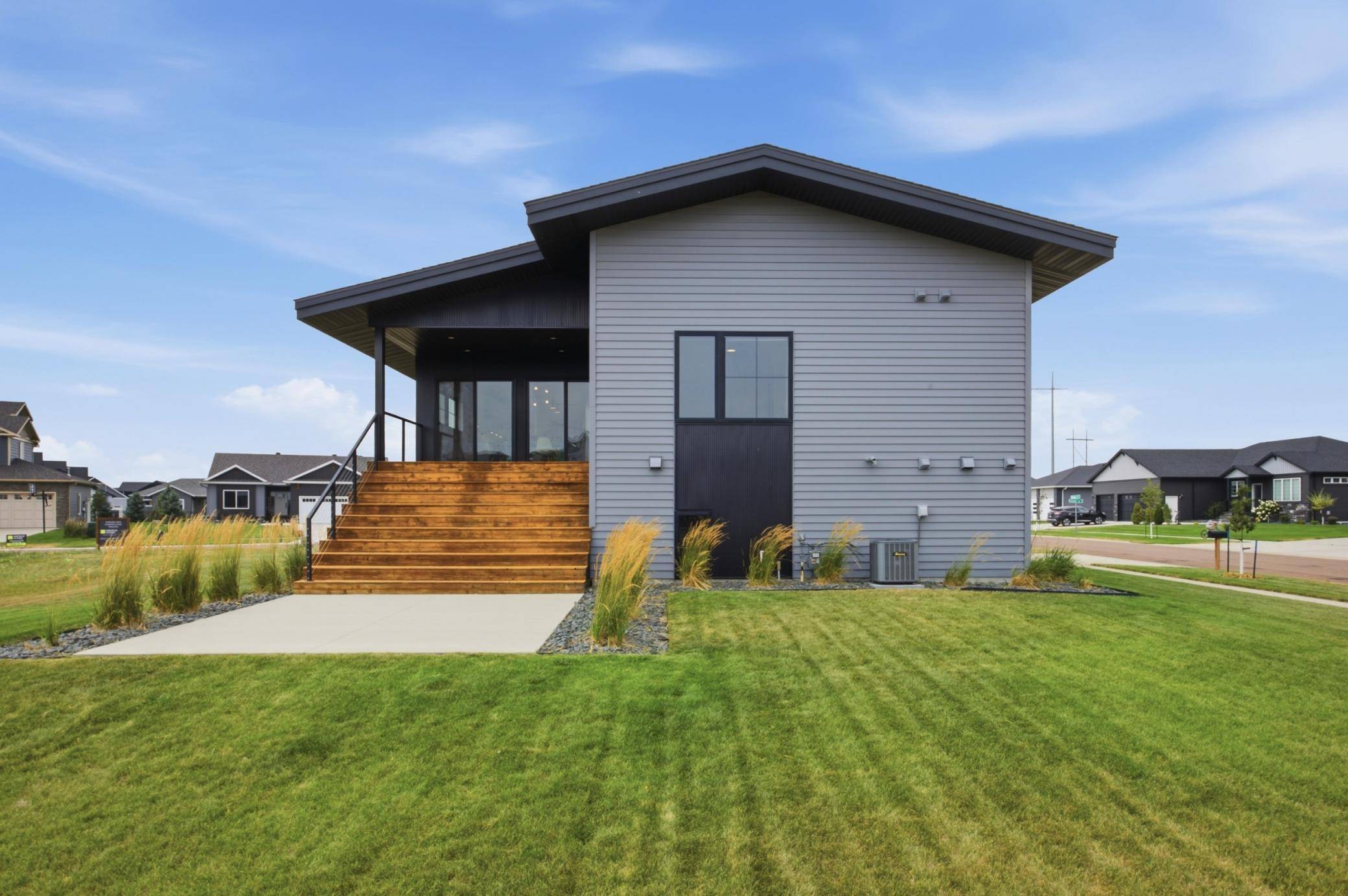 4718 Foxtail LN S, Fargo, ND 58104