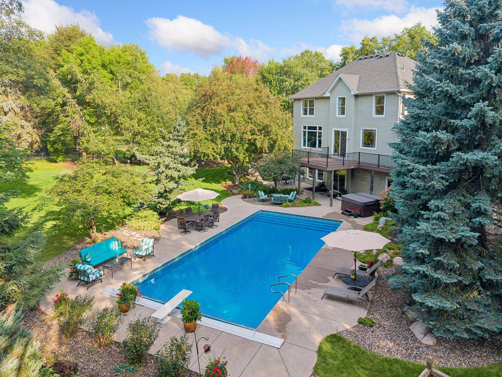 8381 Hidden Ponds Alcove, Woodbury, MN 55125
