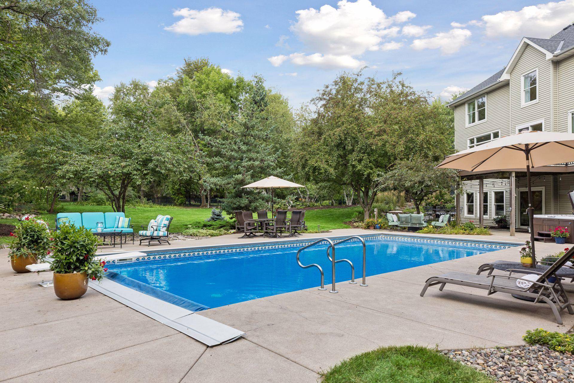8381 Hidden Ponds Alcove, Woodbury, MN 55125