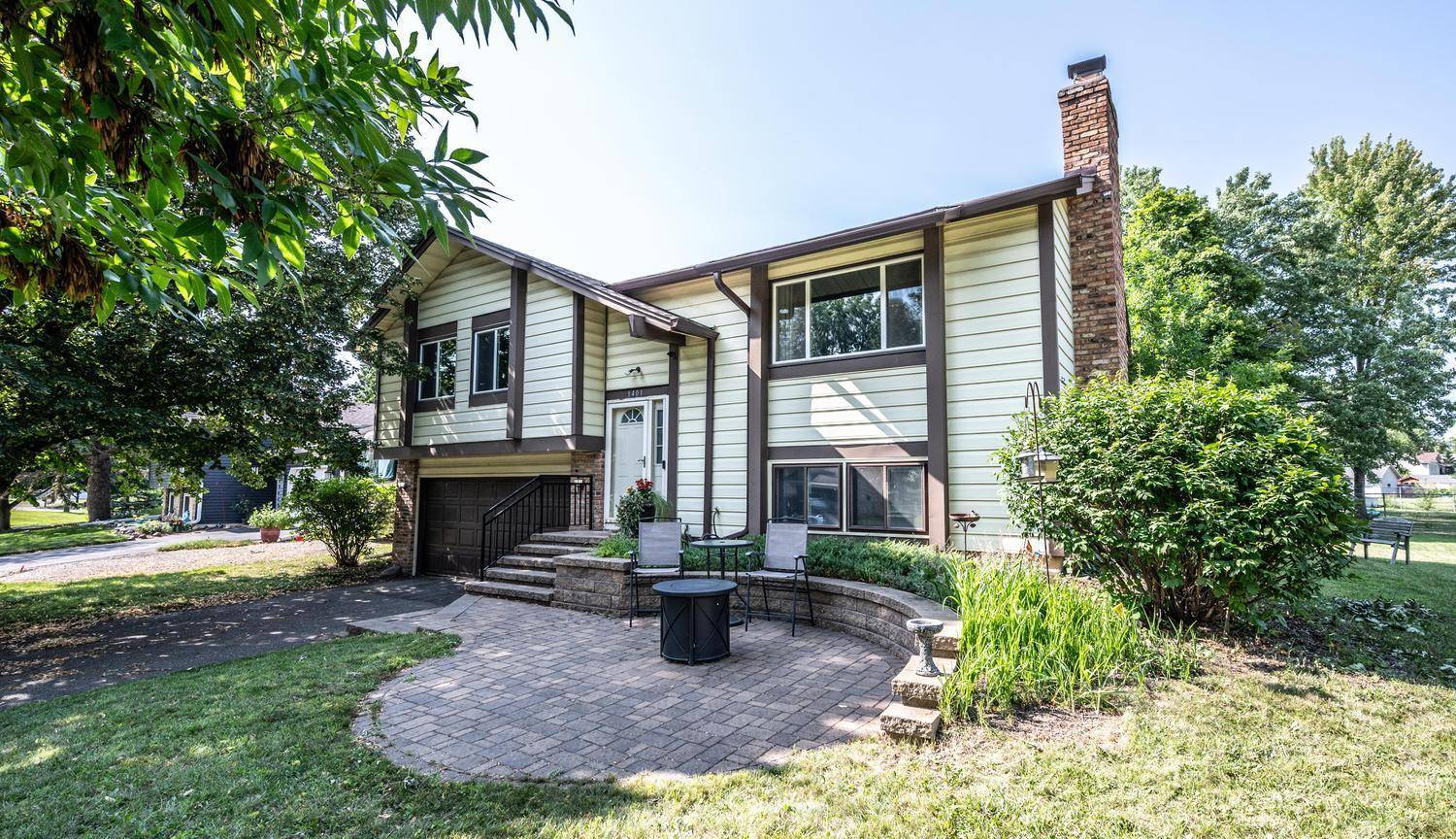 1401 Raleigh DR, Burnsville, MN 55337