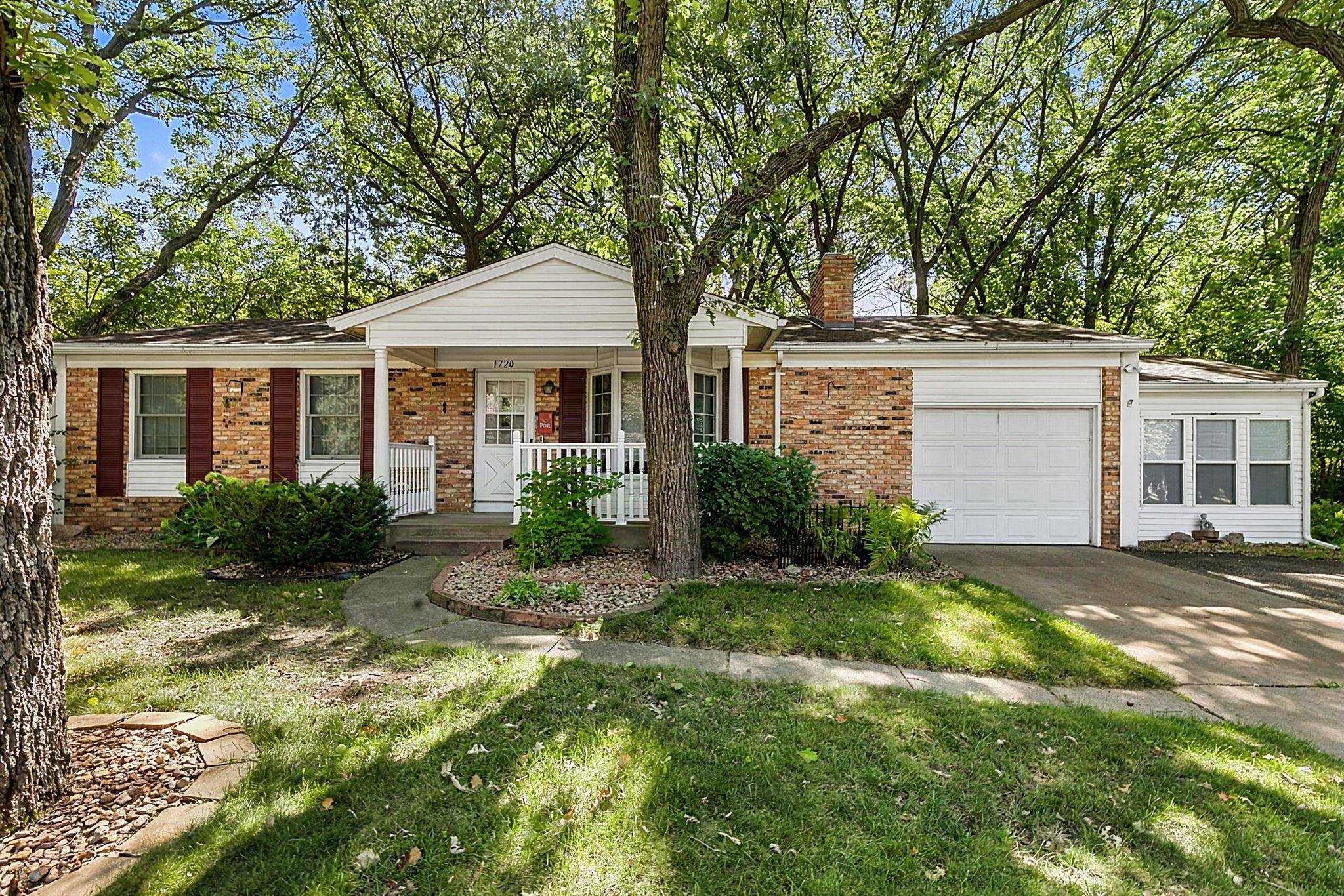 1720 Cherry LN, Saint Cloud, MN 56304