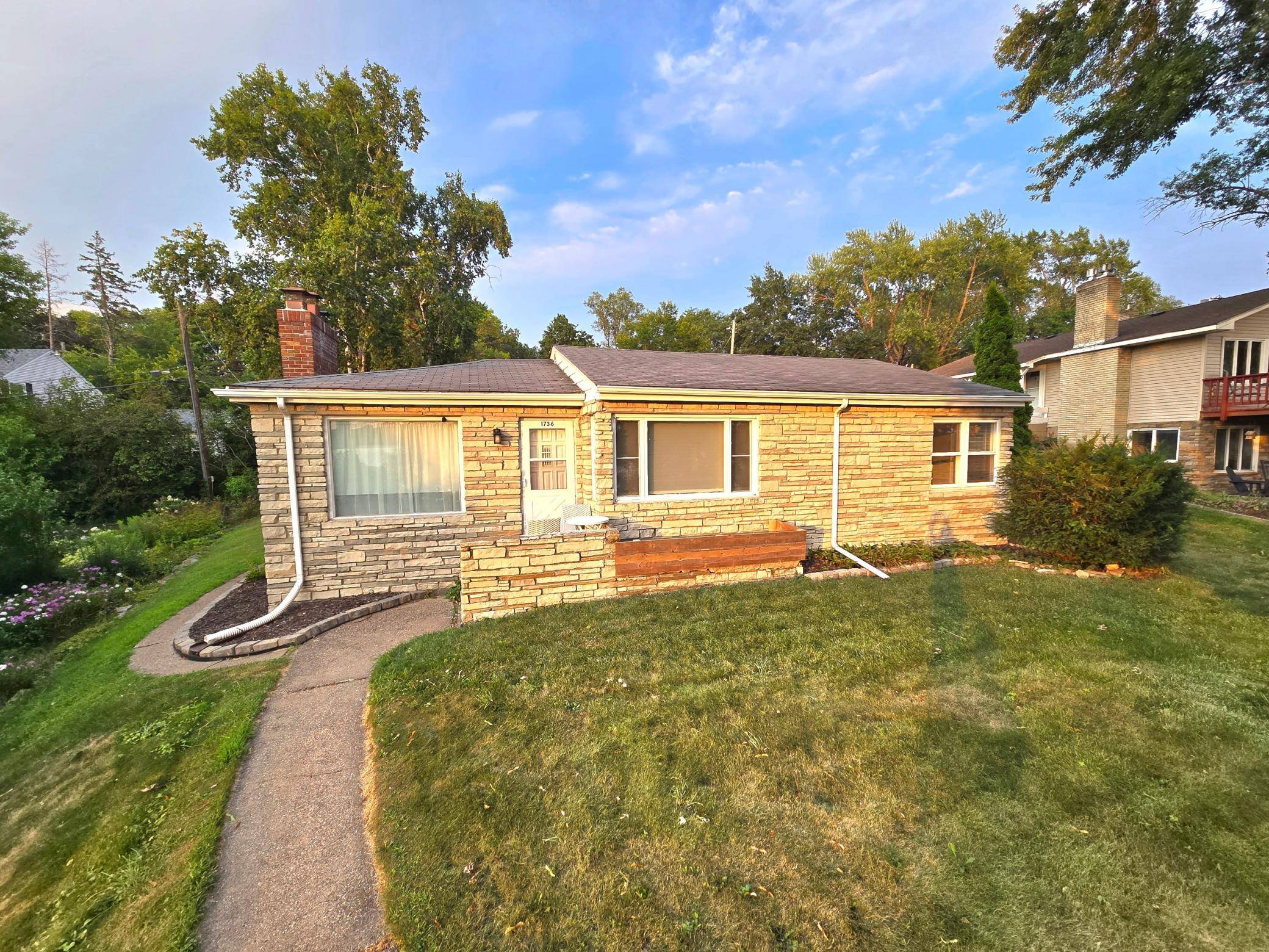 1736 E Shore DR, Maplewood, MN 55109