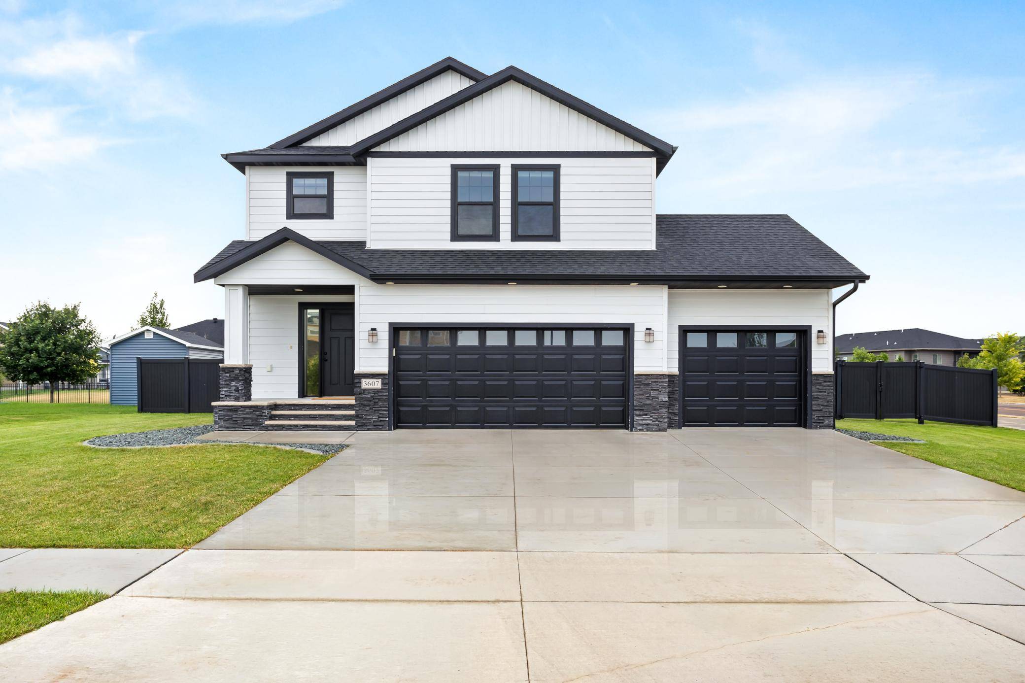 3607 Cordova LOOP S, Fargo, ND 58104