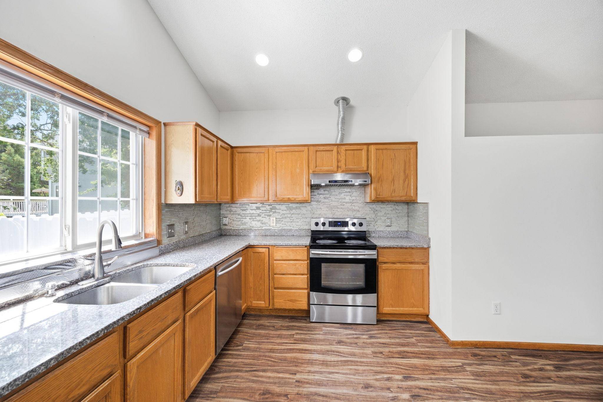 16036 Goodview CT, Lakeville, MN 55044