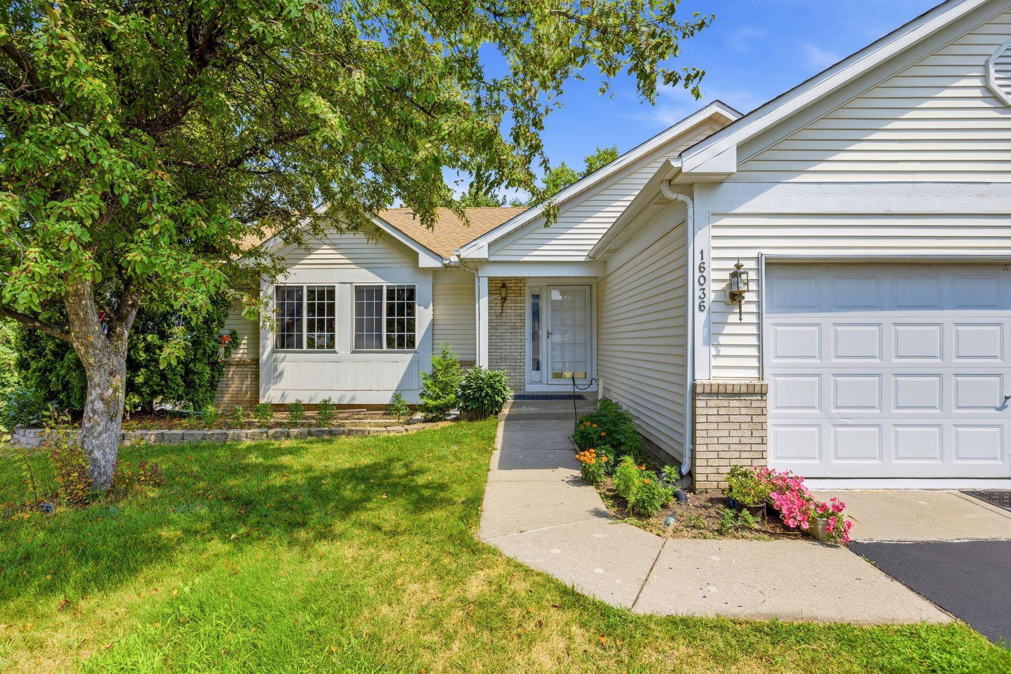 16036 Goodview CT, Lakeville, MN 55044