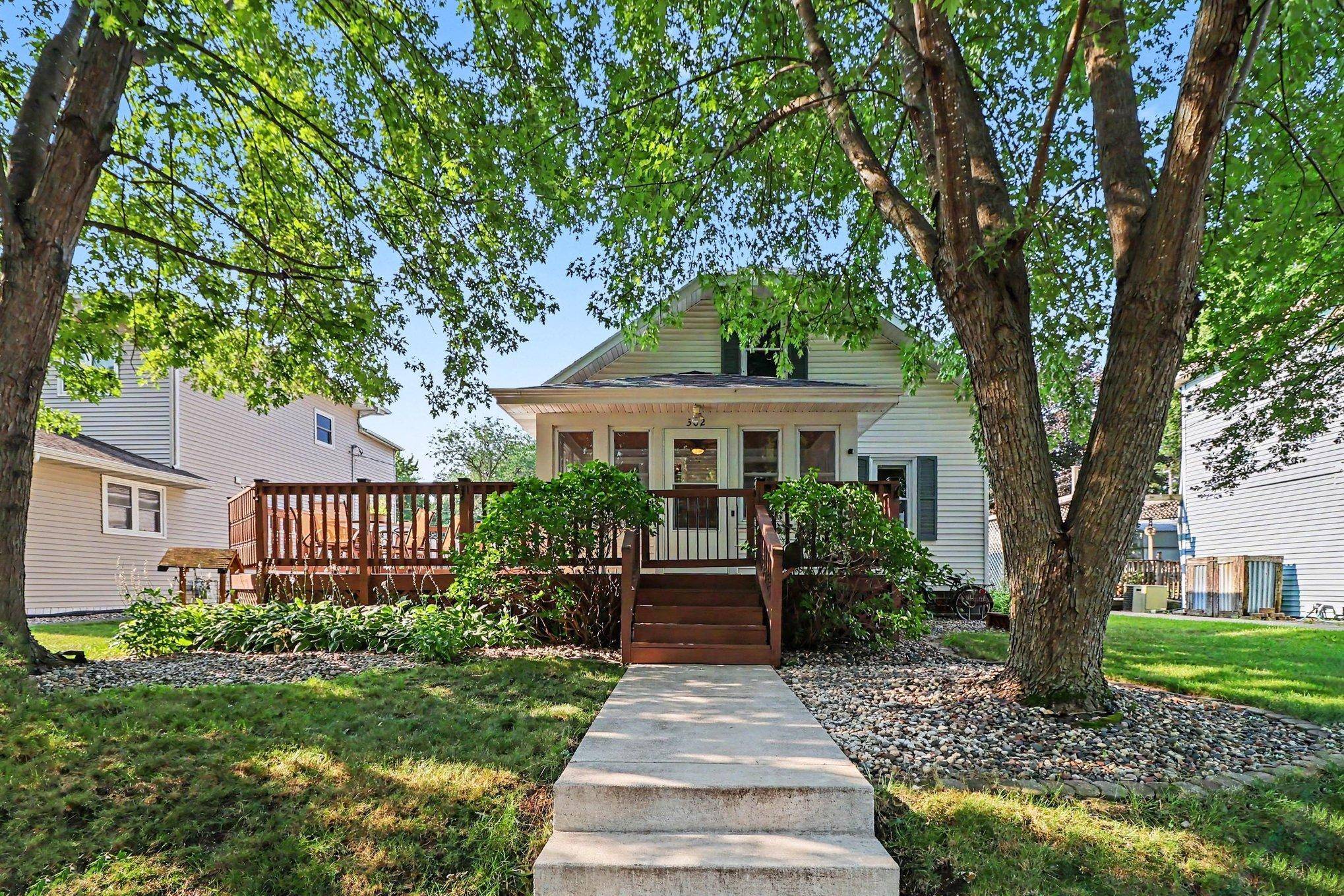 302 Elm AVE SW, Montgomery, MN 56069