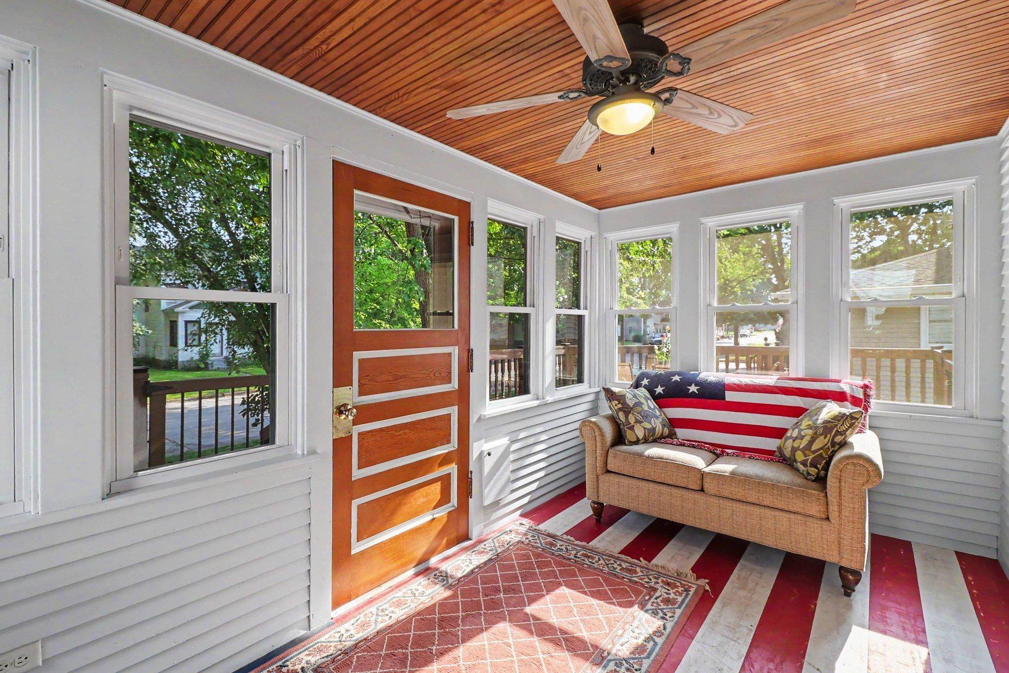 302 Elm AVE SW, Montgomery, MN 56069