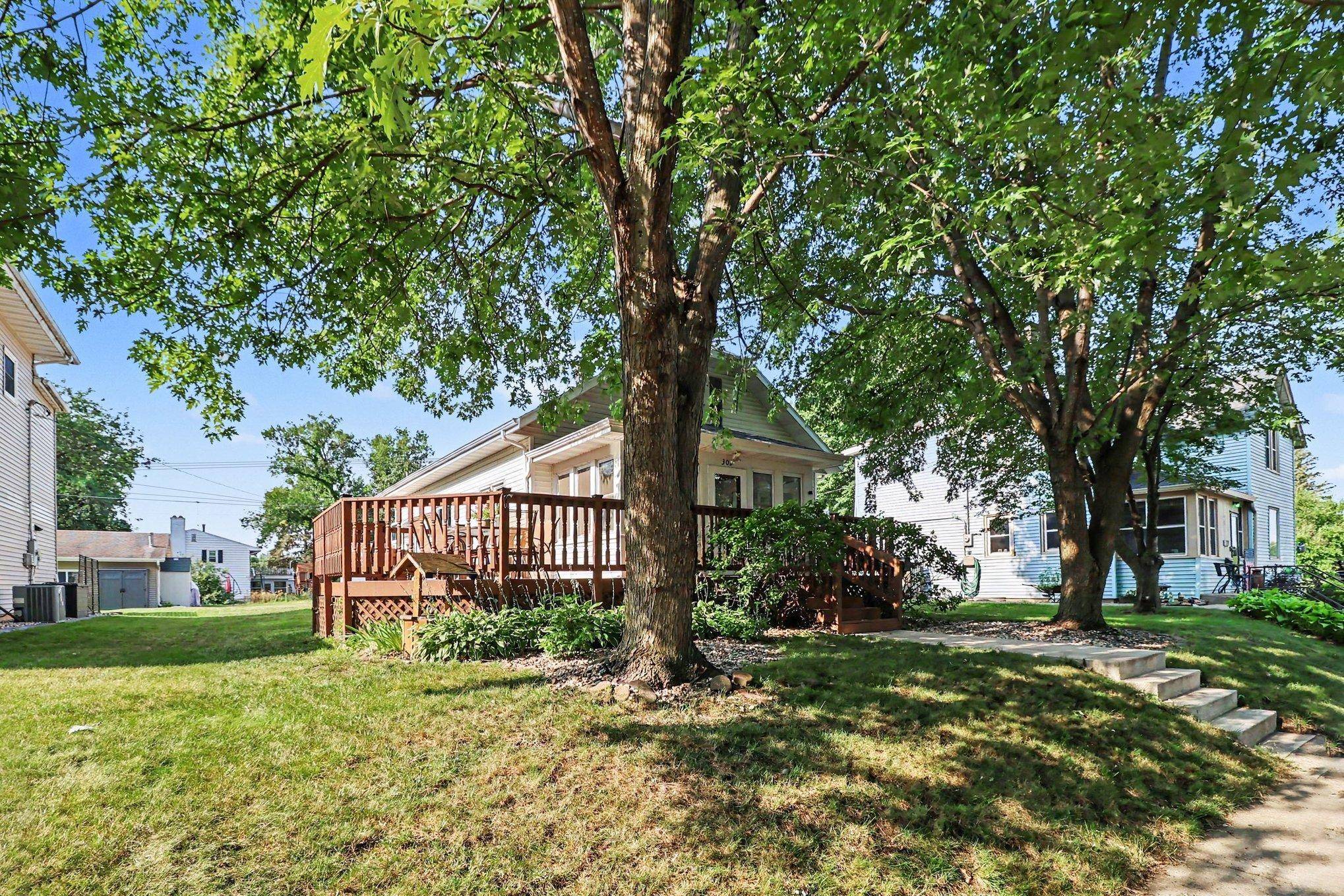 302 Elm AVE SW, Montgomery, MN 56069