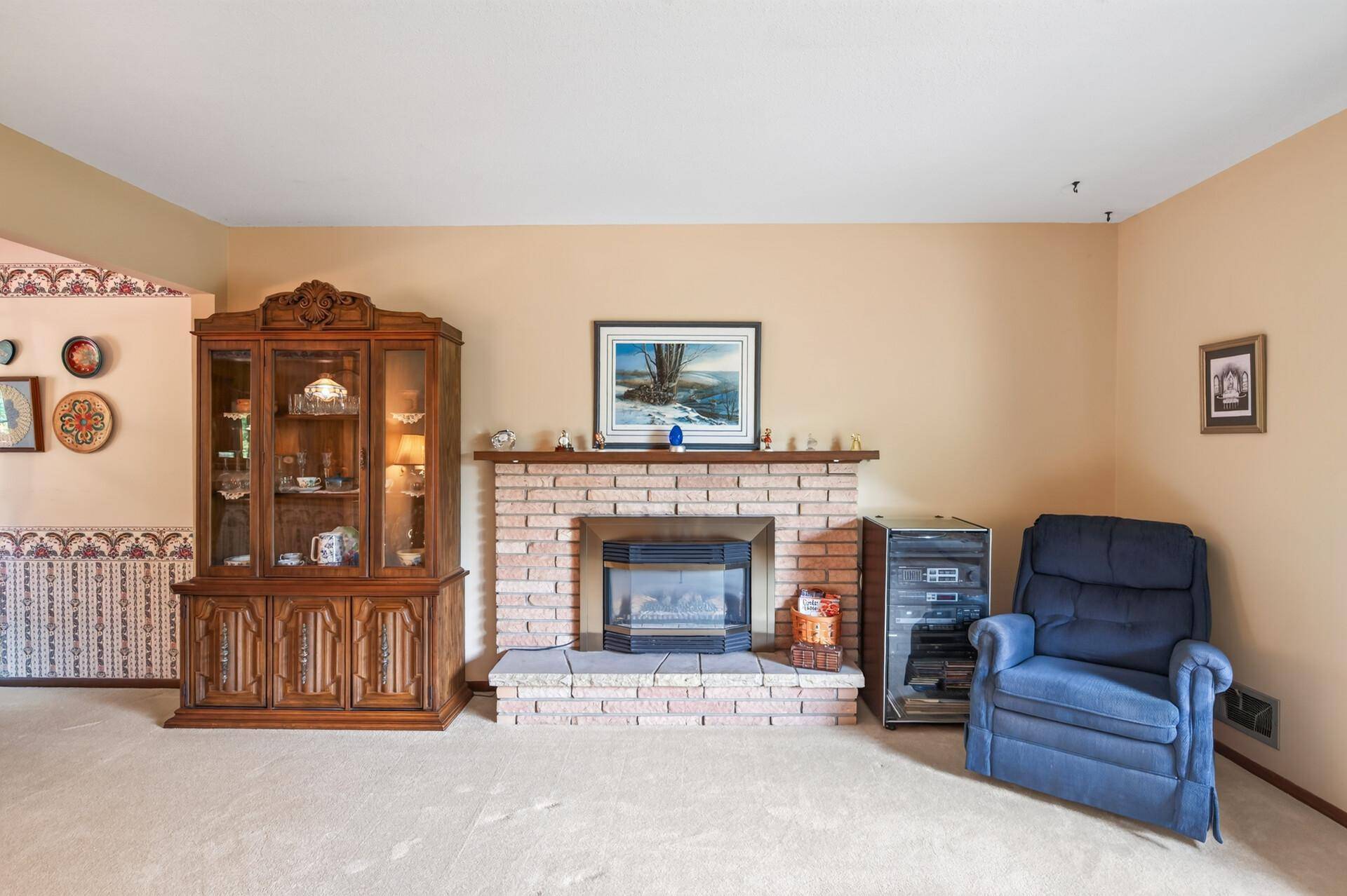 420 N Comstock LN N, Plymouth, MN 55447