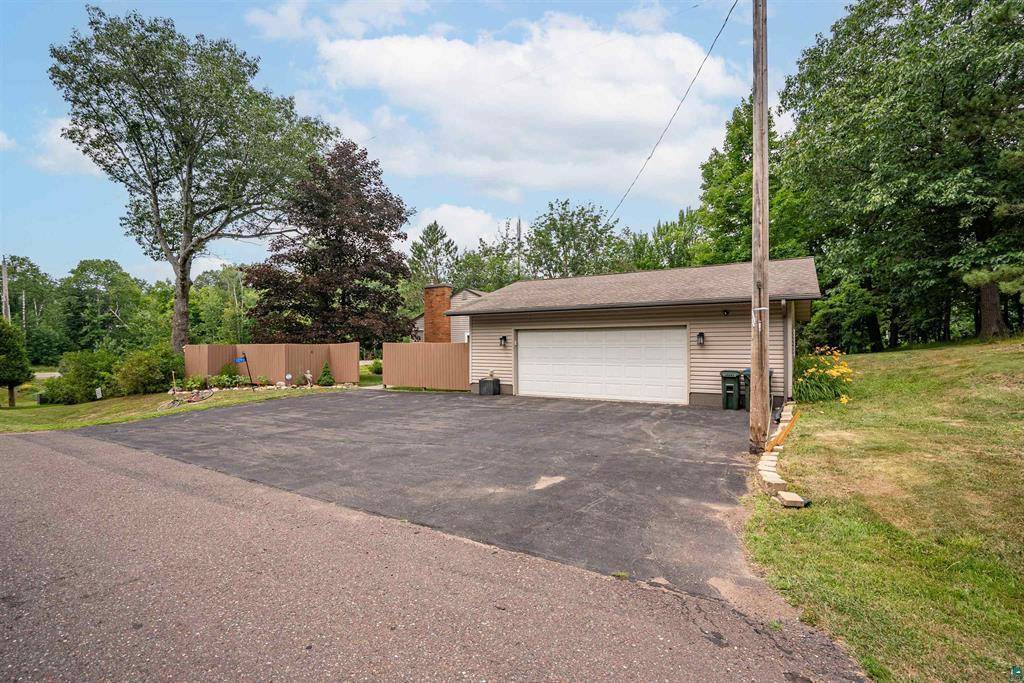 1295 Gault RD, Wrenshall, MN 55797
