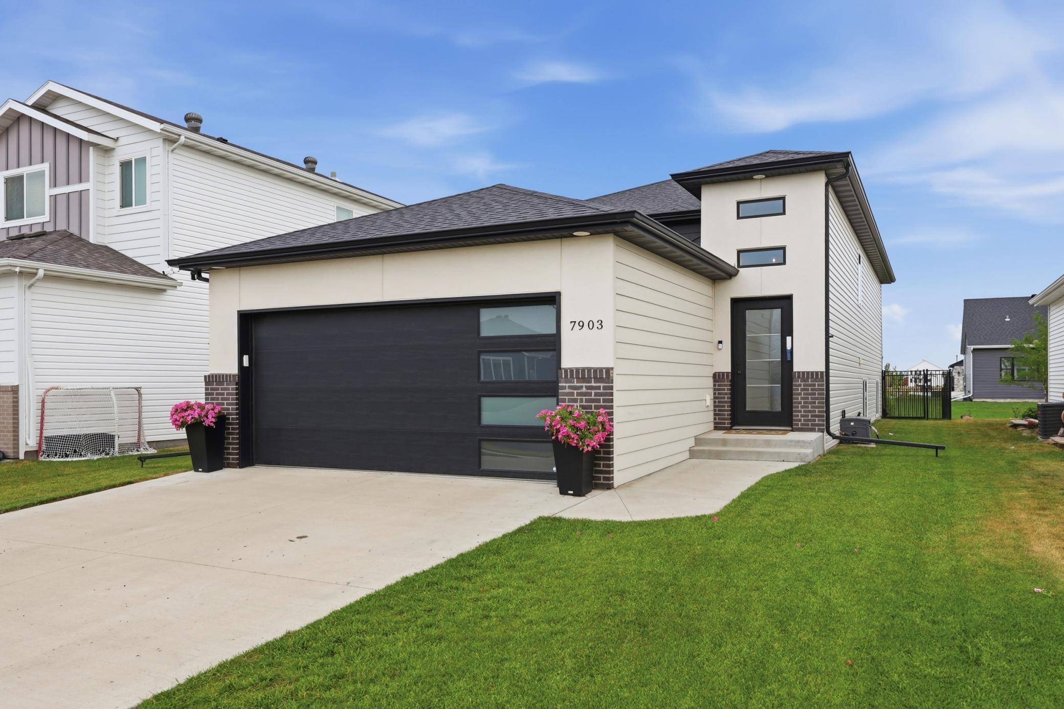 7903 Cottonwood BLVD, Horace, ND 58047