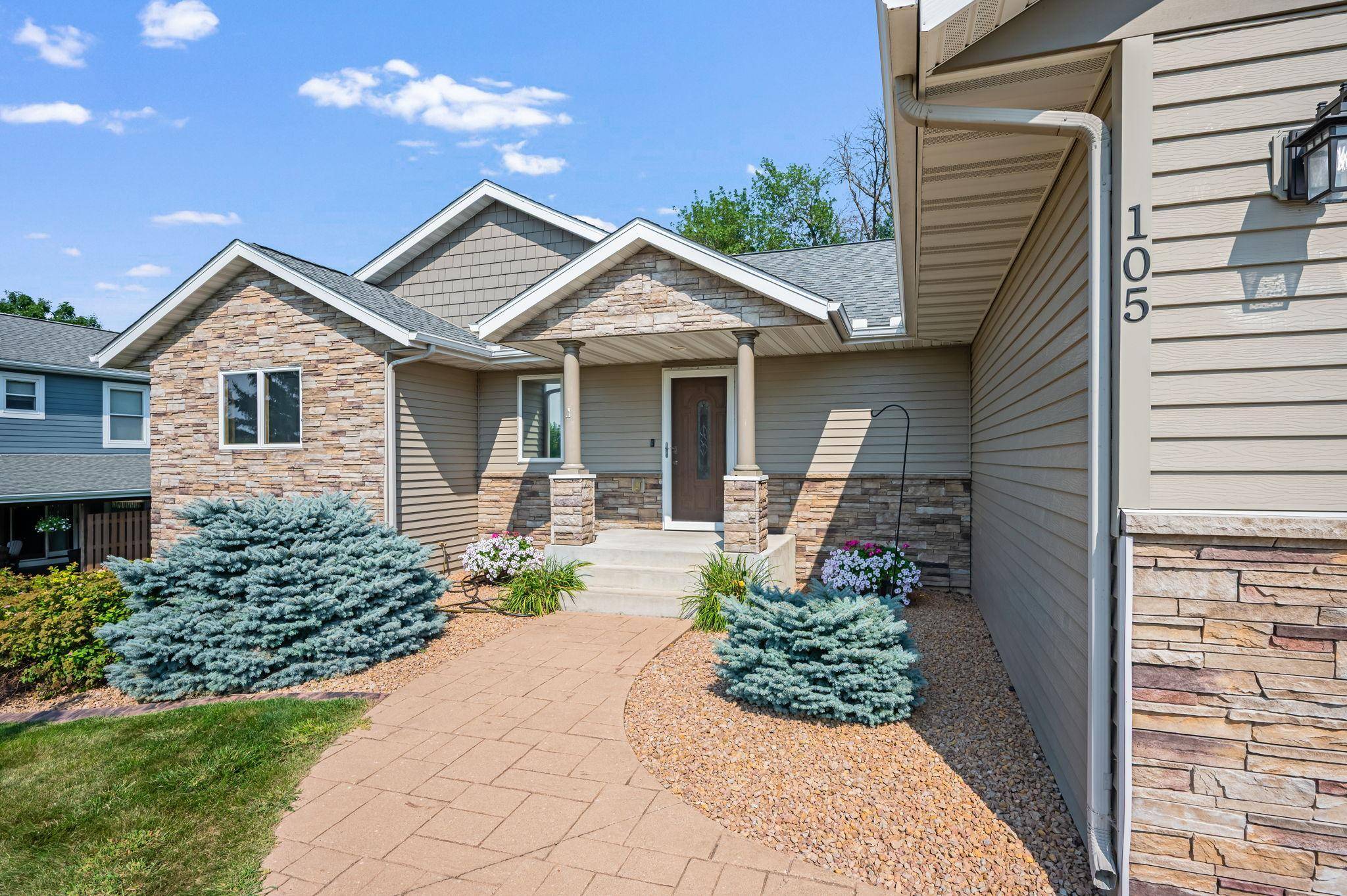 105 Hidden Oaks CIR, Mankato, MN 56001