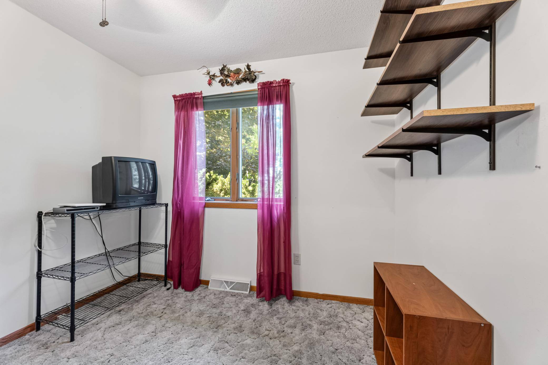 708 N Sprague ST, Caledonia, MN 55921