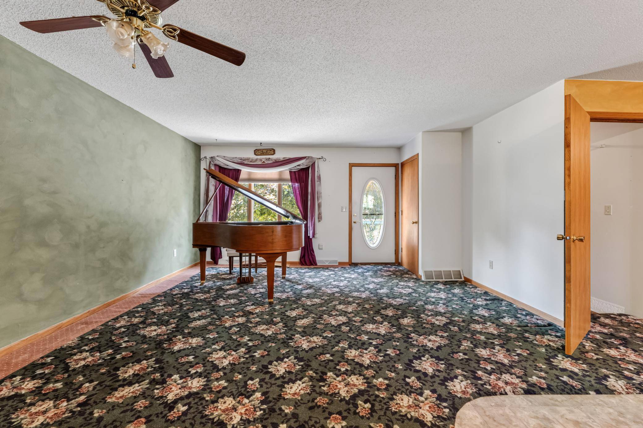 708 N Sprague ST, Caledonia, MN 55921