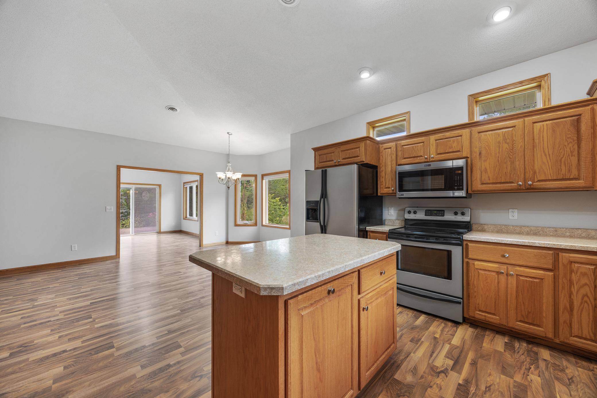 608 Parkview CIR, Delano, MN 55328