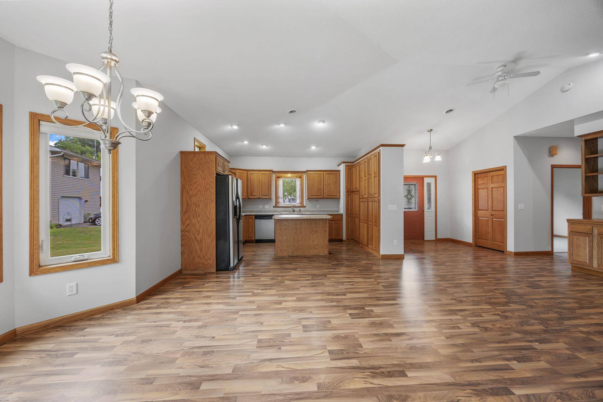 608 Parkview CIR, Delano, MN 55328