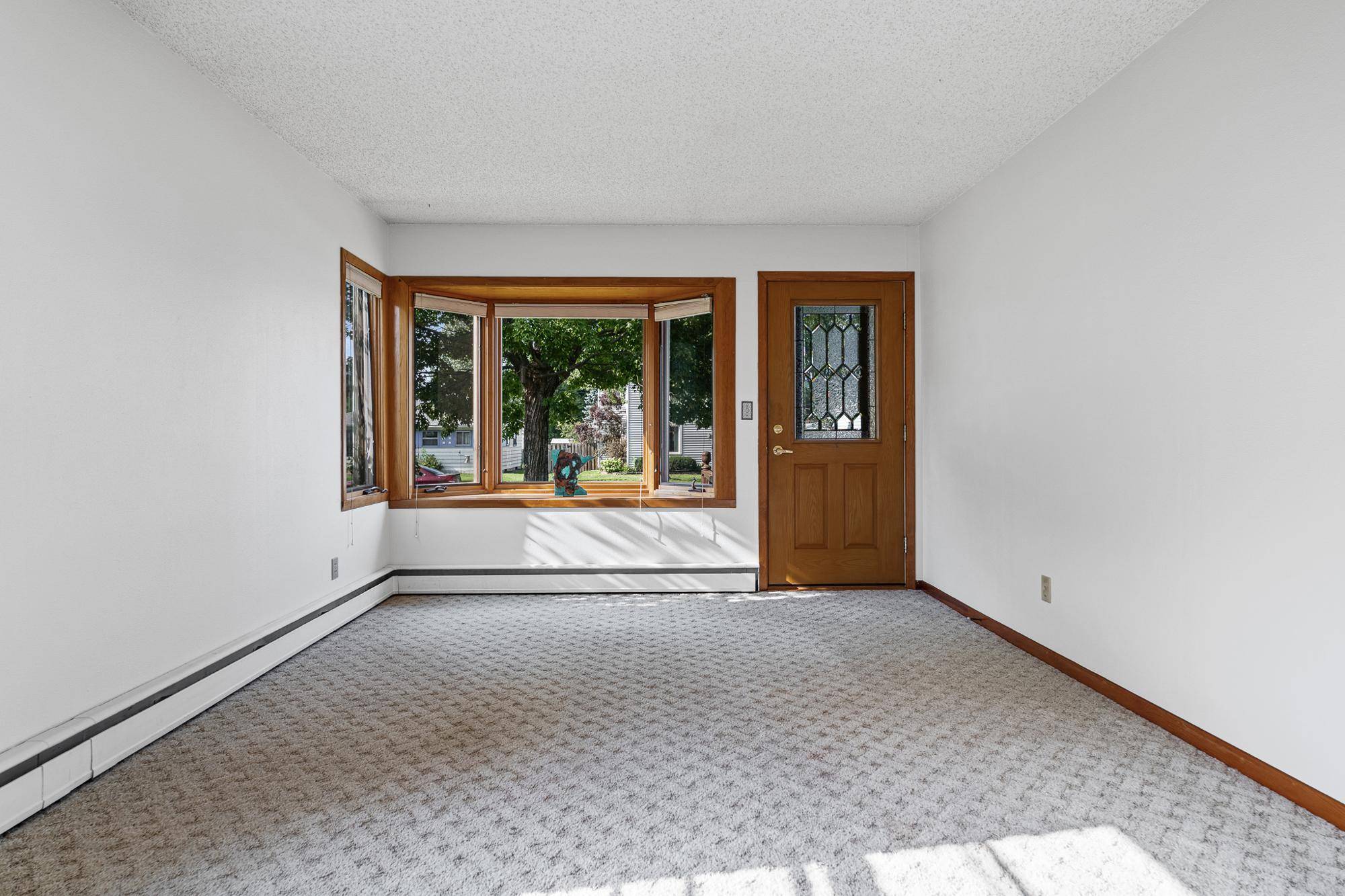 423 S 1st ST, La Crescent, MN 55947