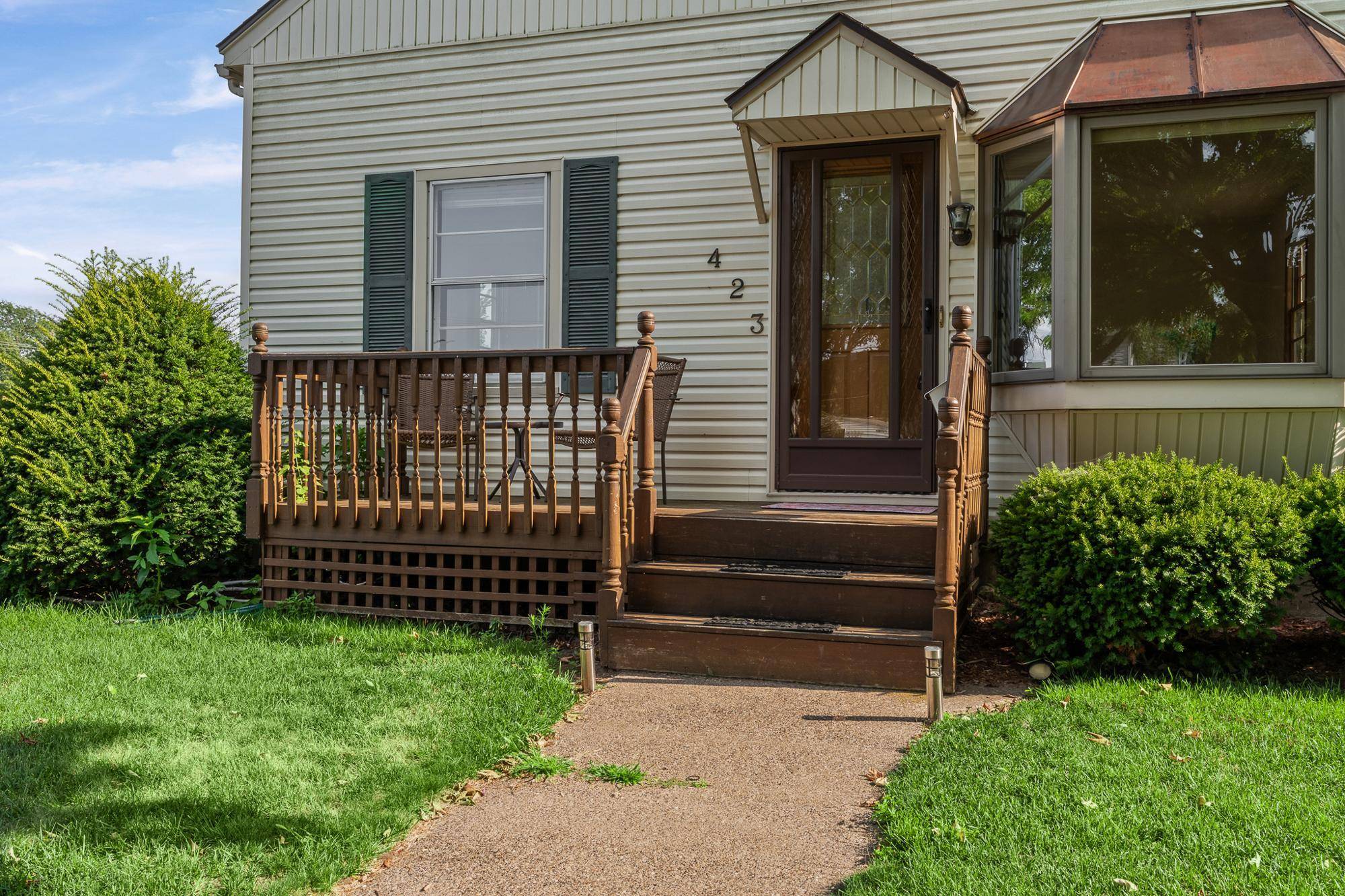 423 S 1st ST, La Crescent, MN 55947