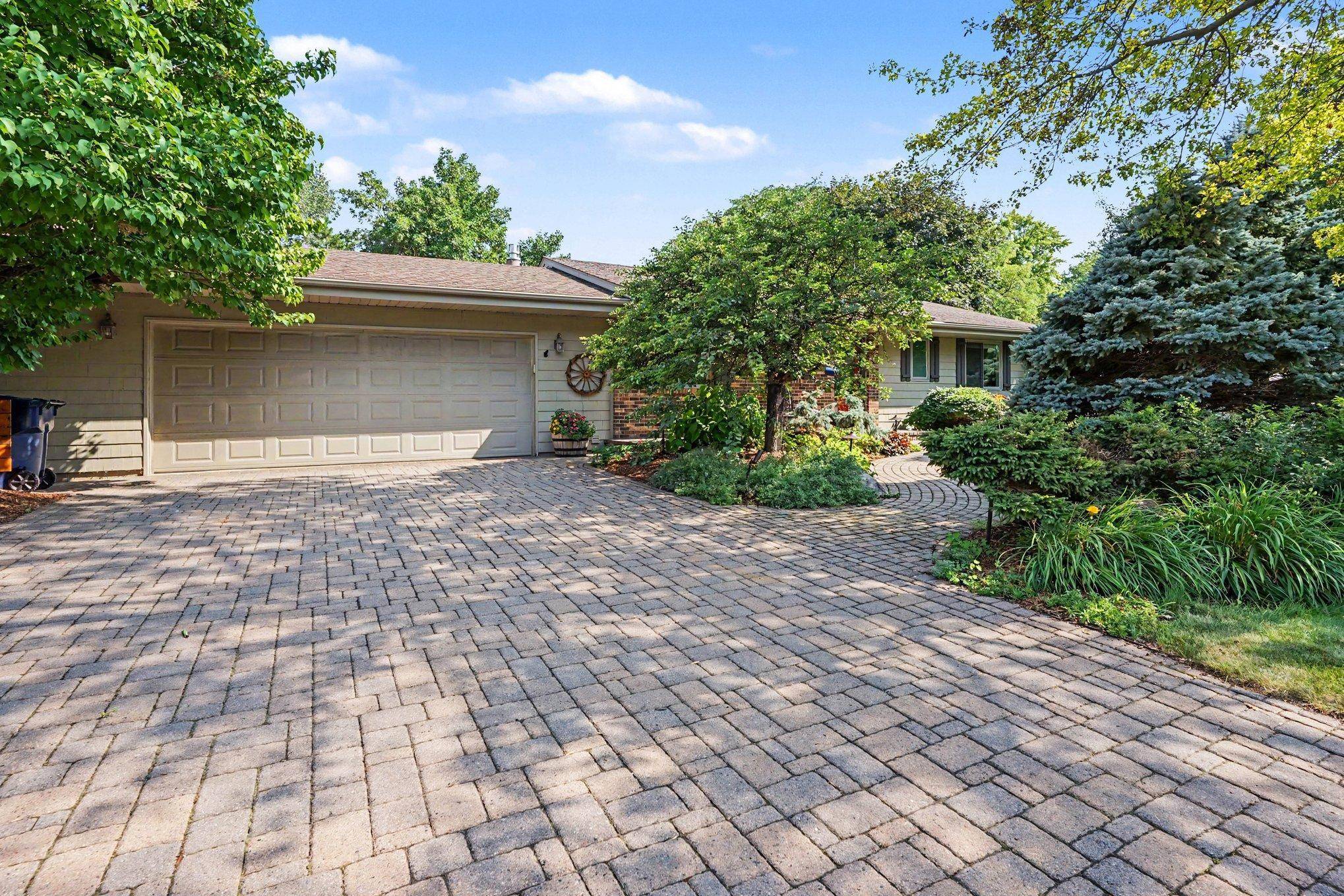 11501 Keating AVE, Burnsville, MN 55337