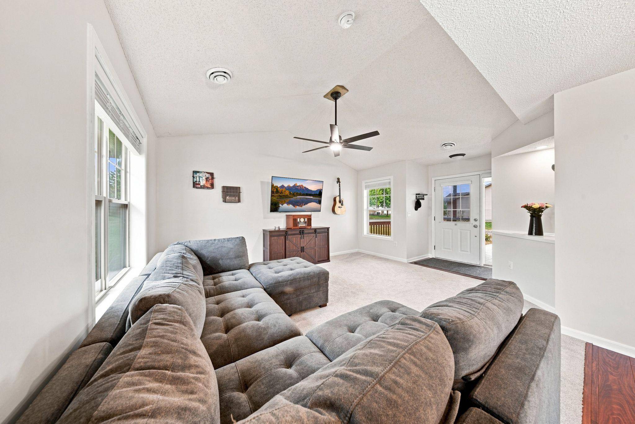 300 Cedar ST #12, Baldwin, WI 54002