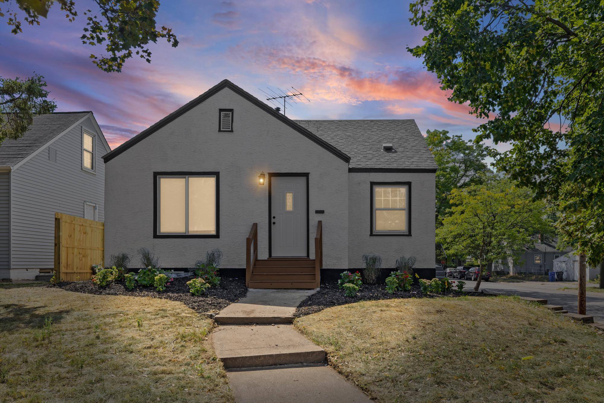 1660 Beech ST, Saint Paul, MN 55106