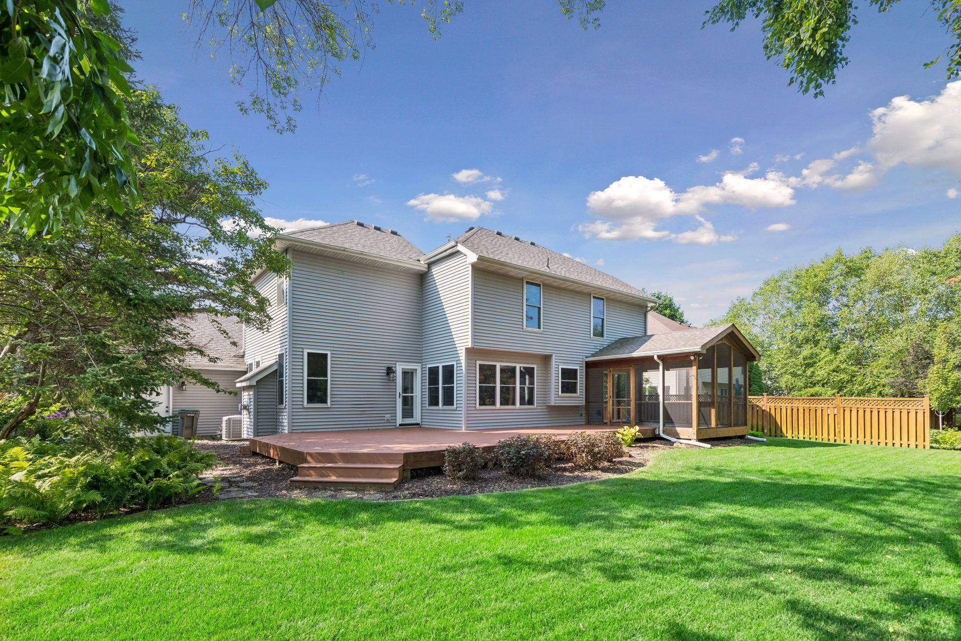 17004 Raleigh LN, Eden Prairie, MN 55347