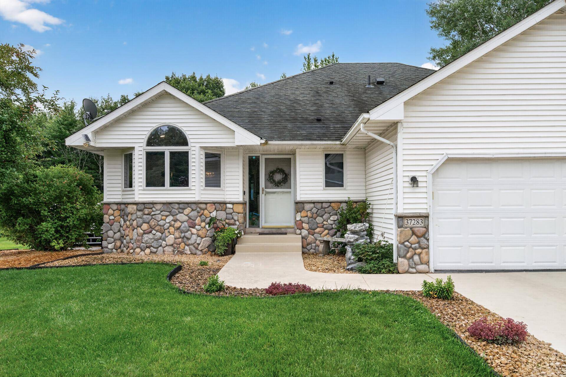 37283 Heritage WAY, North Branch, MN 55056