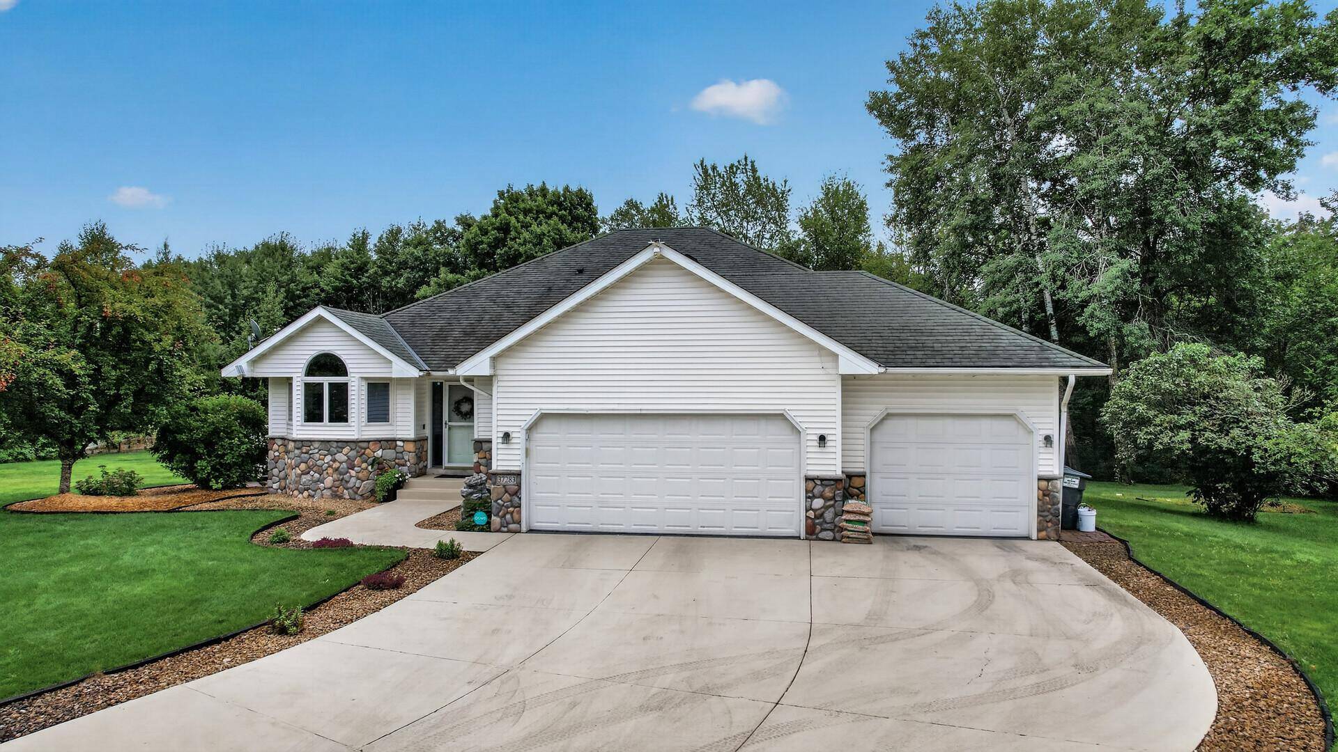 37283 Heritage WAY, North Branch, MN 55056