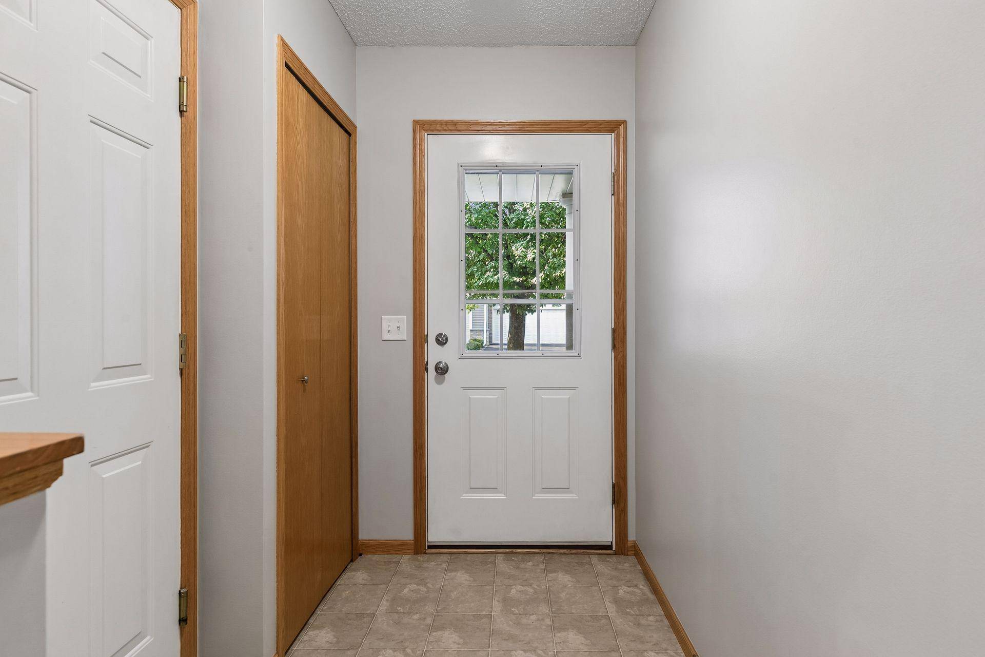 2085 Saint Johns CT, Woodbury, MN 55129