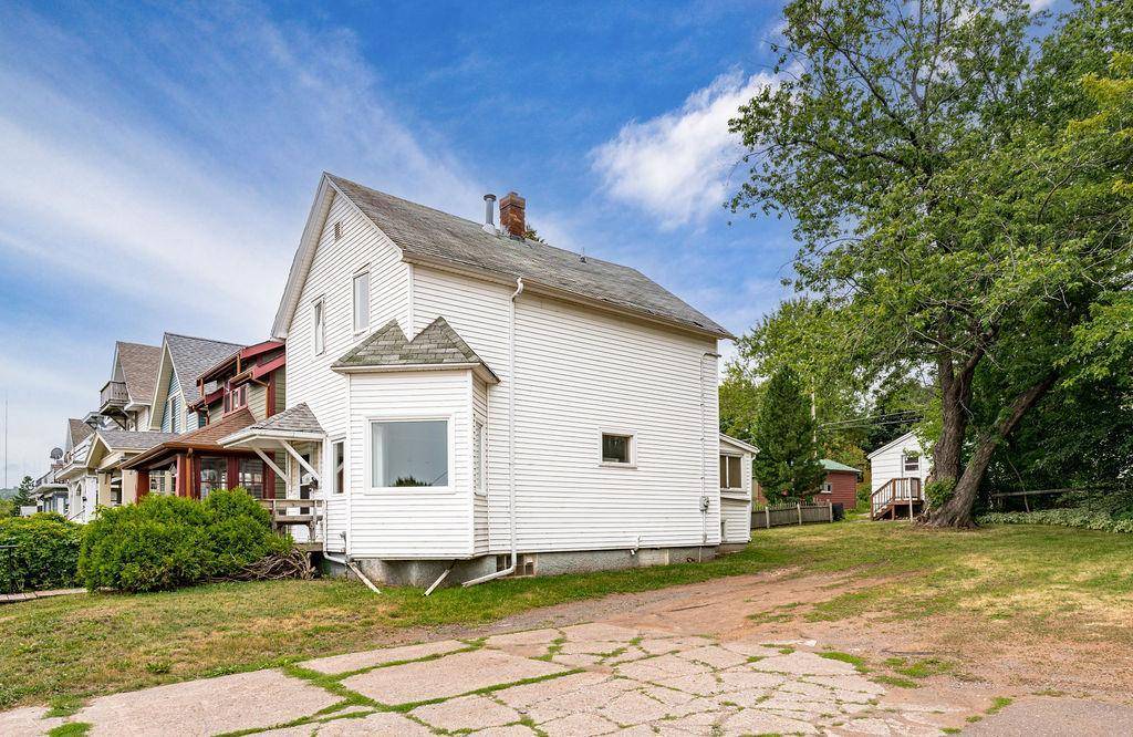 1027 E 9th ST, Duluth, MN 55805