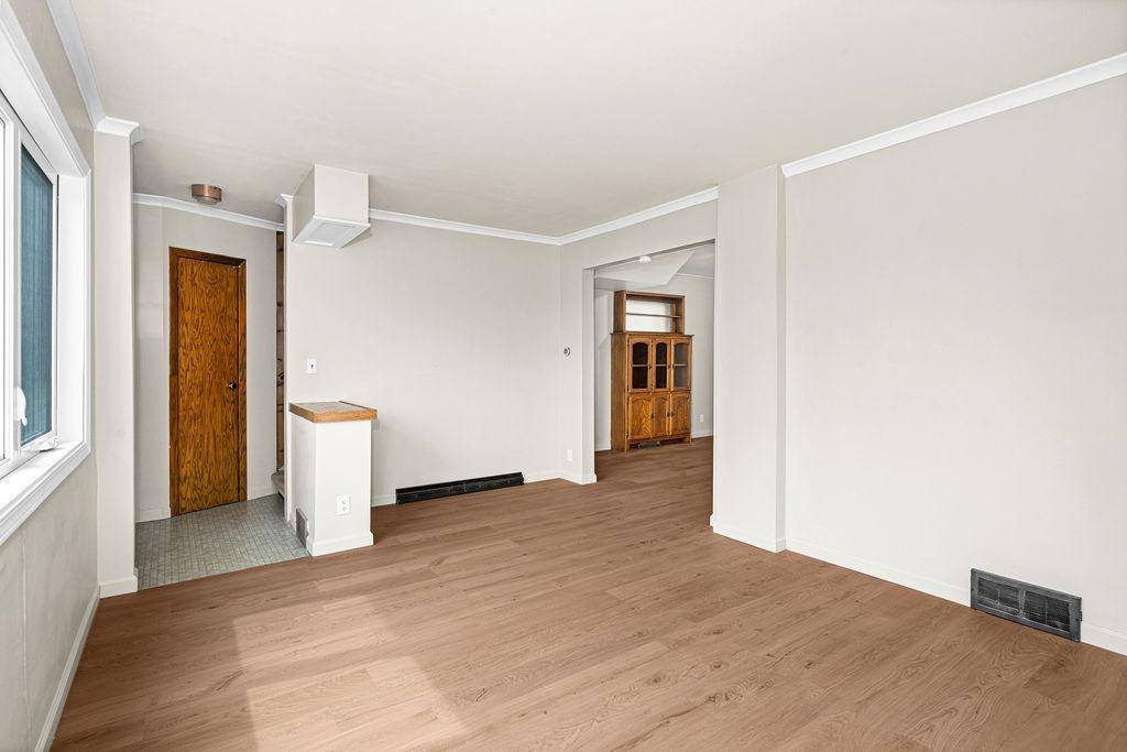 1027 E 9th ST, Duluth, MN 55805