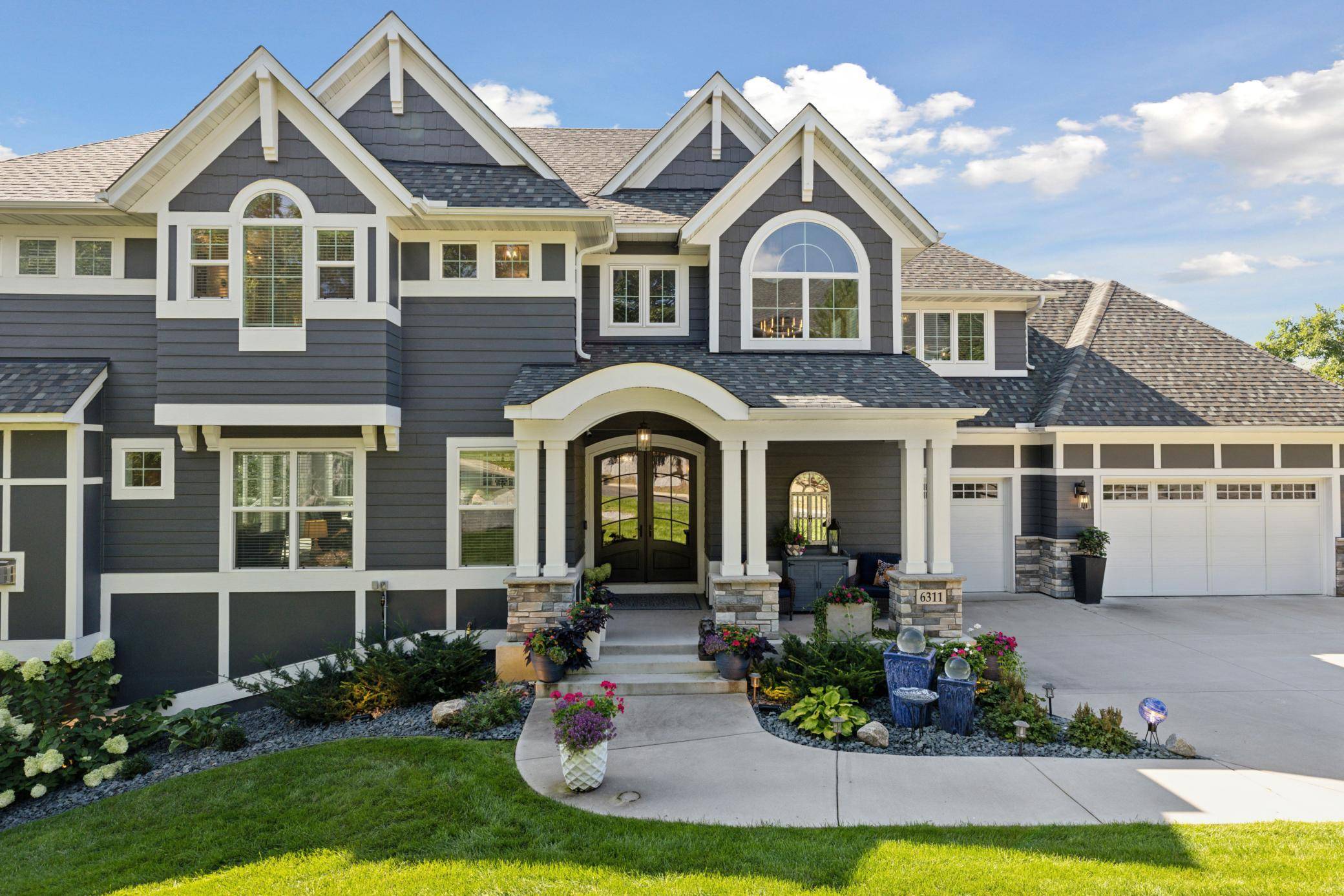 6311 Montee DR, Eden Prairie, MN 55344