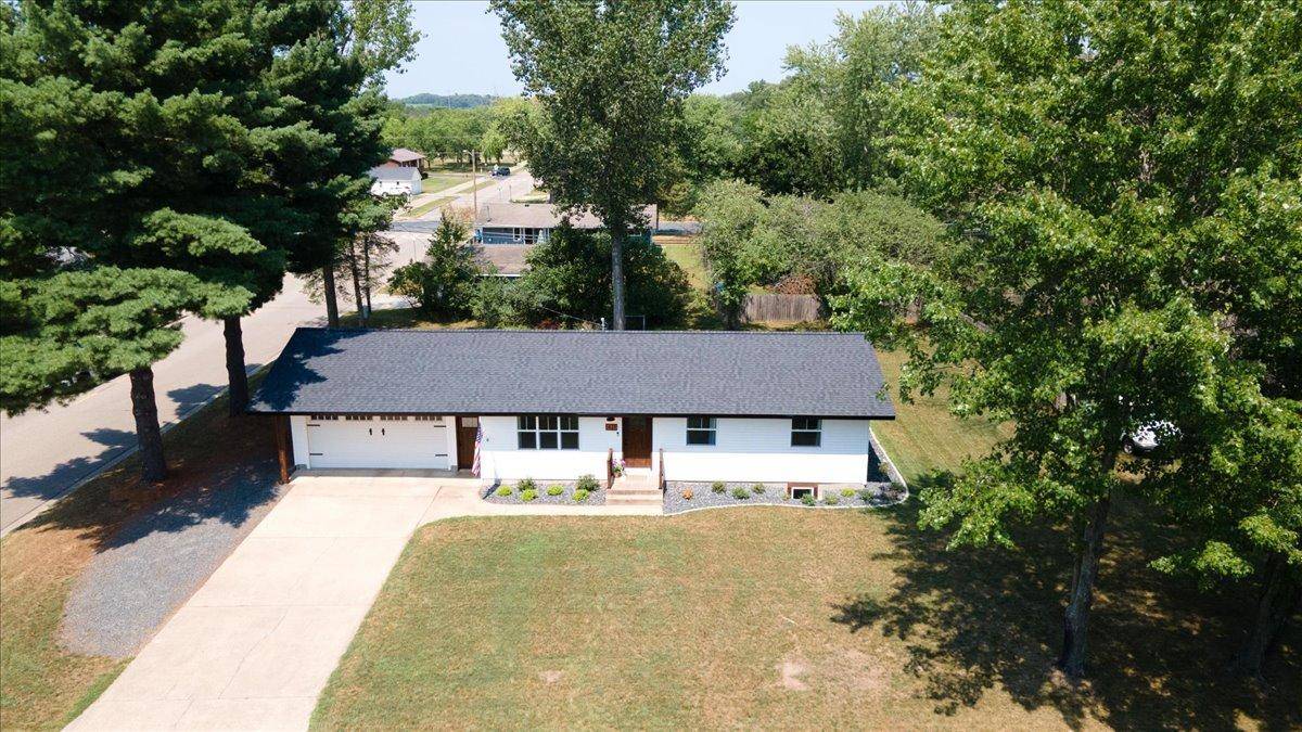 421 21st AVE W, Menomonie, WI 54751