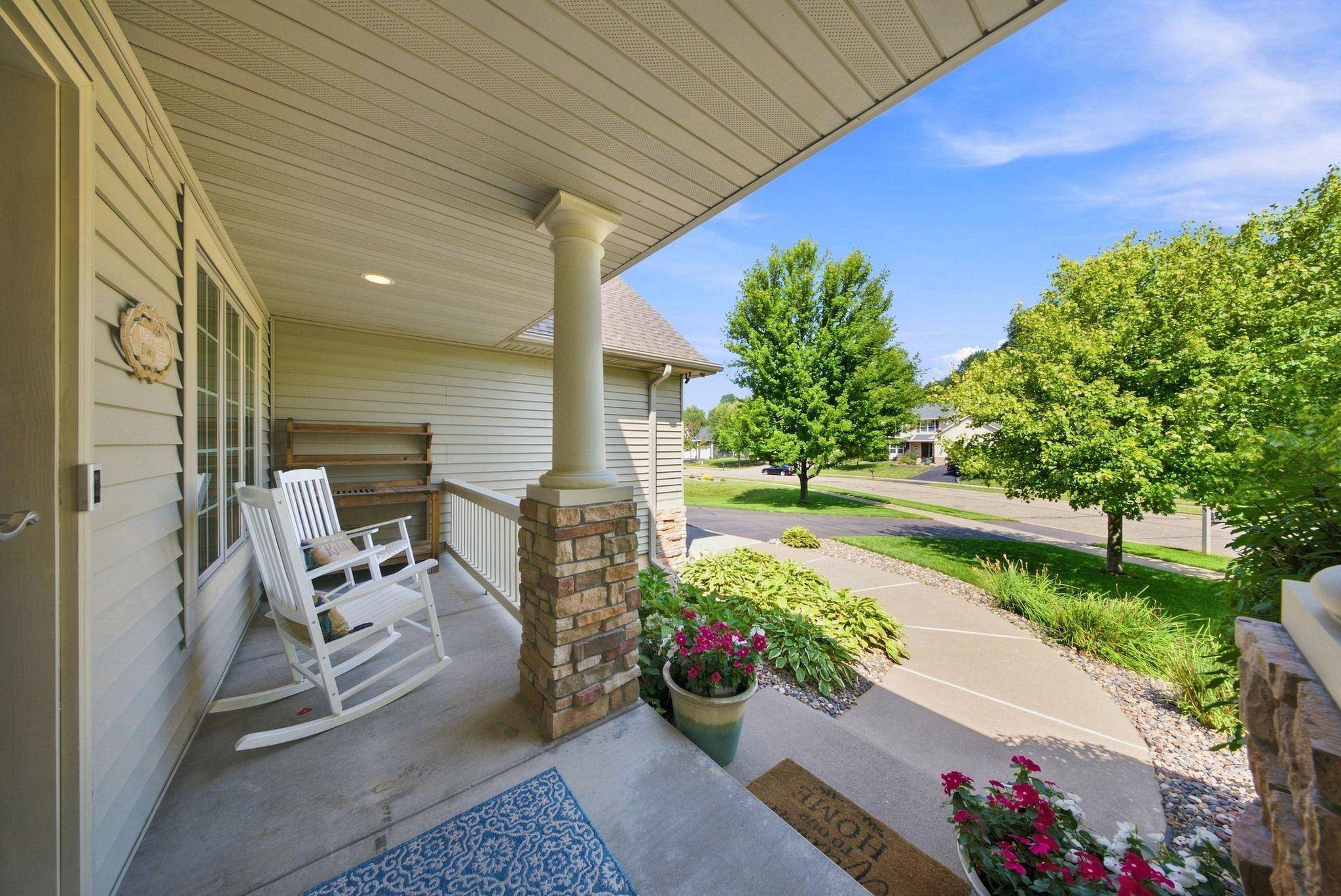 605 Knollwood DR, Hudson, WI 54016