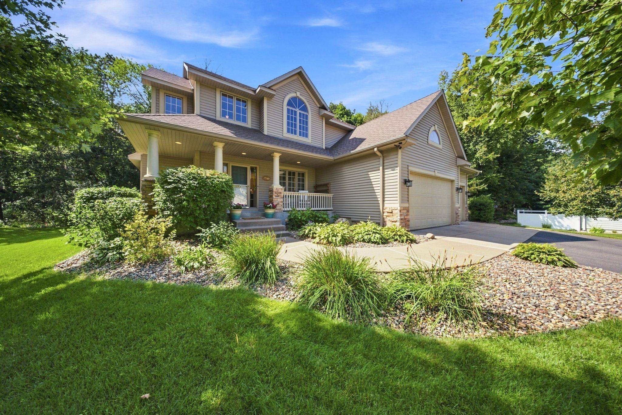 605 Knollwood DR, Hudson, WI 54016