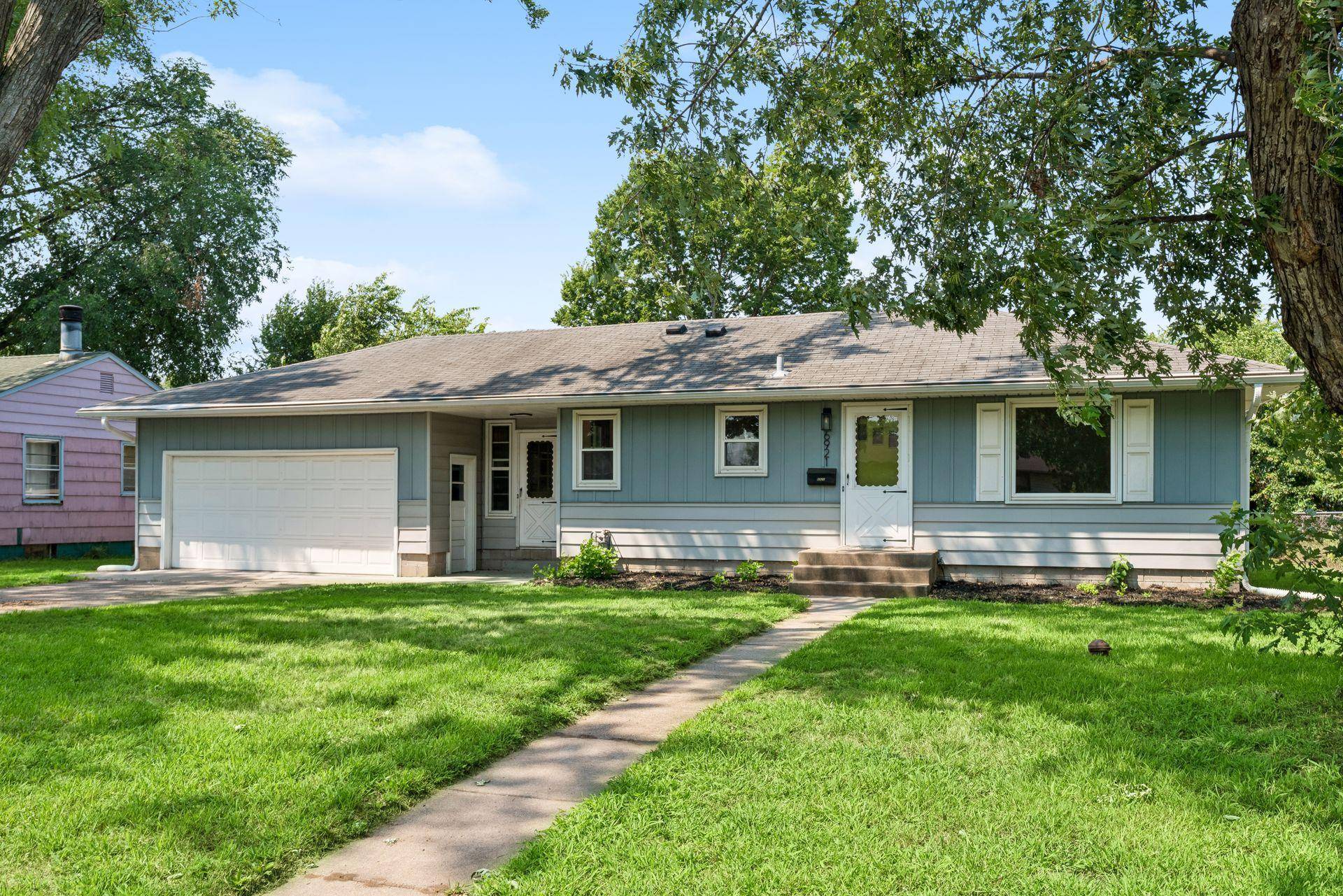 6921 Major AVE N, Brooklyn Center, MN 55429