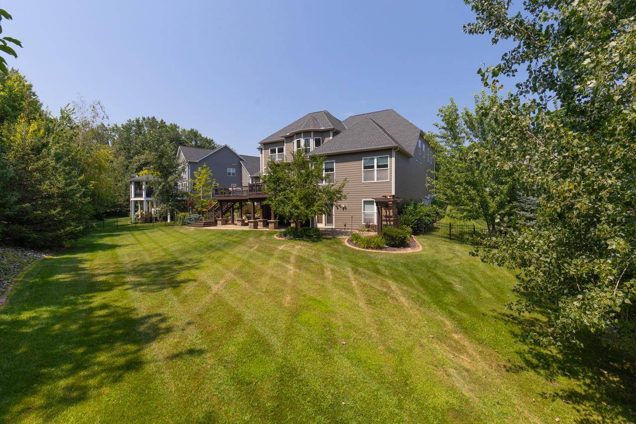 10033 Frederick PL, Eden Prairie, MN 55347