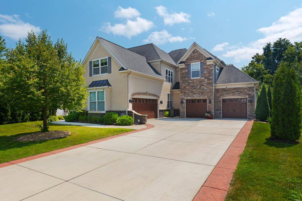 10033 Frederick PL, Eden Prairie, MN 55347