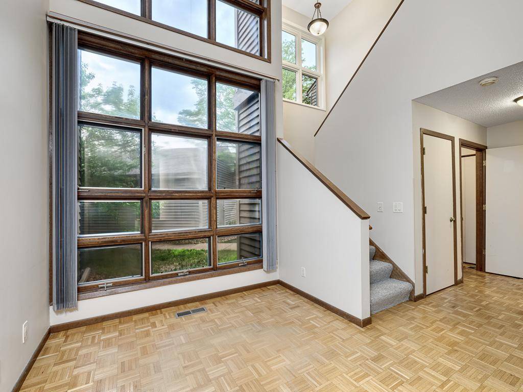 1381 Spencer RD W, Saint Paul, MN 55108