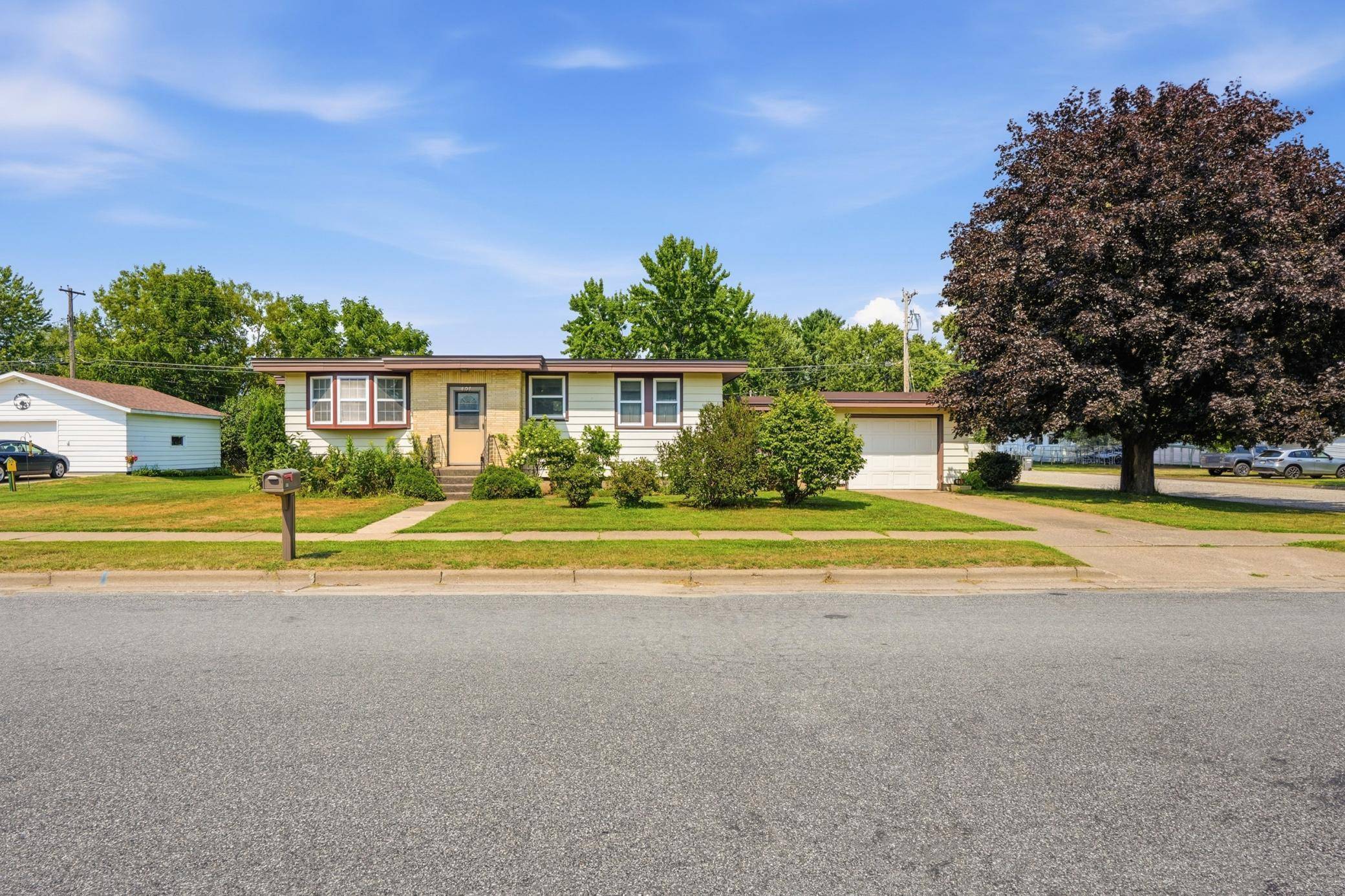 407 W Buckman ST, Augusta, WI 54722