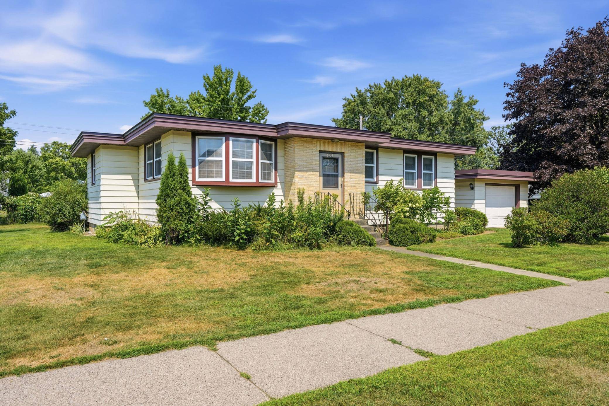 407 W Buckman ST, Augusta, WI 54722