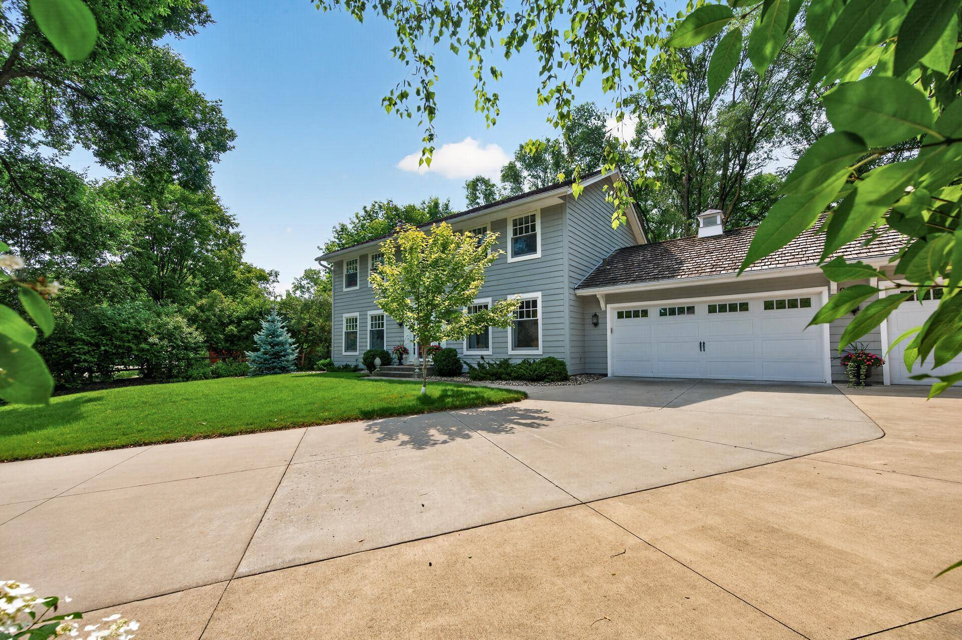 6991 Sand Ridge RD, Eden Prairie, MN 55346
