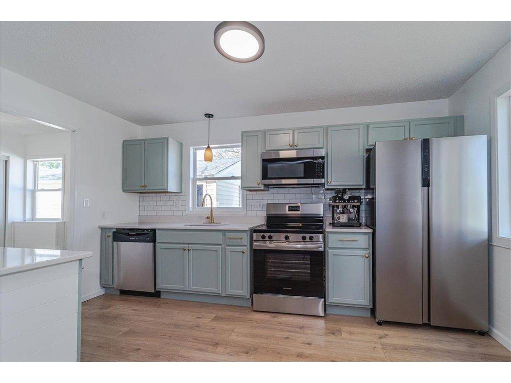 140 Carol LN, West Saint Paul, MN 55118