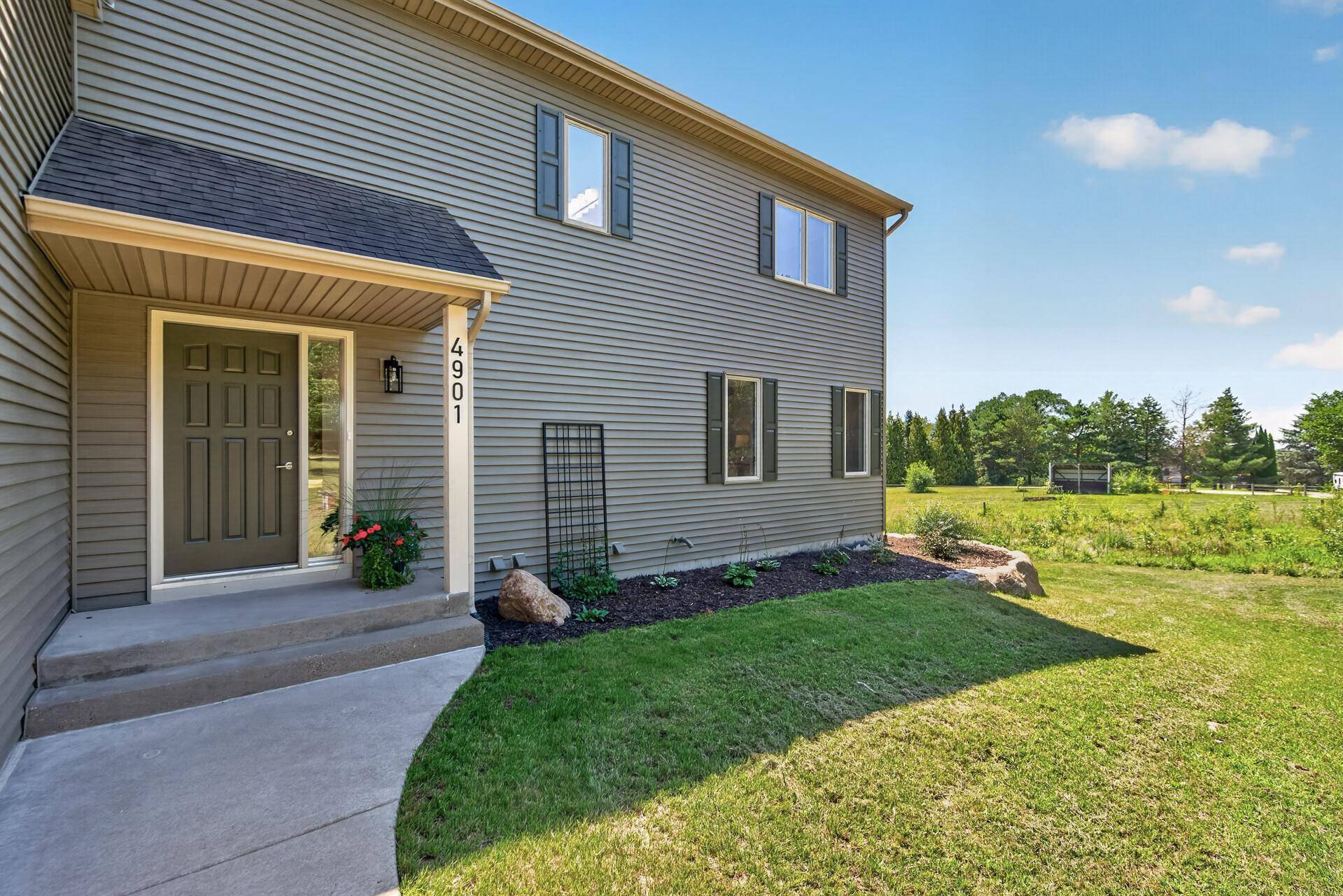 4901 E 250th ST, Elko New Market, MN 55020