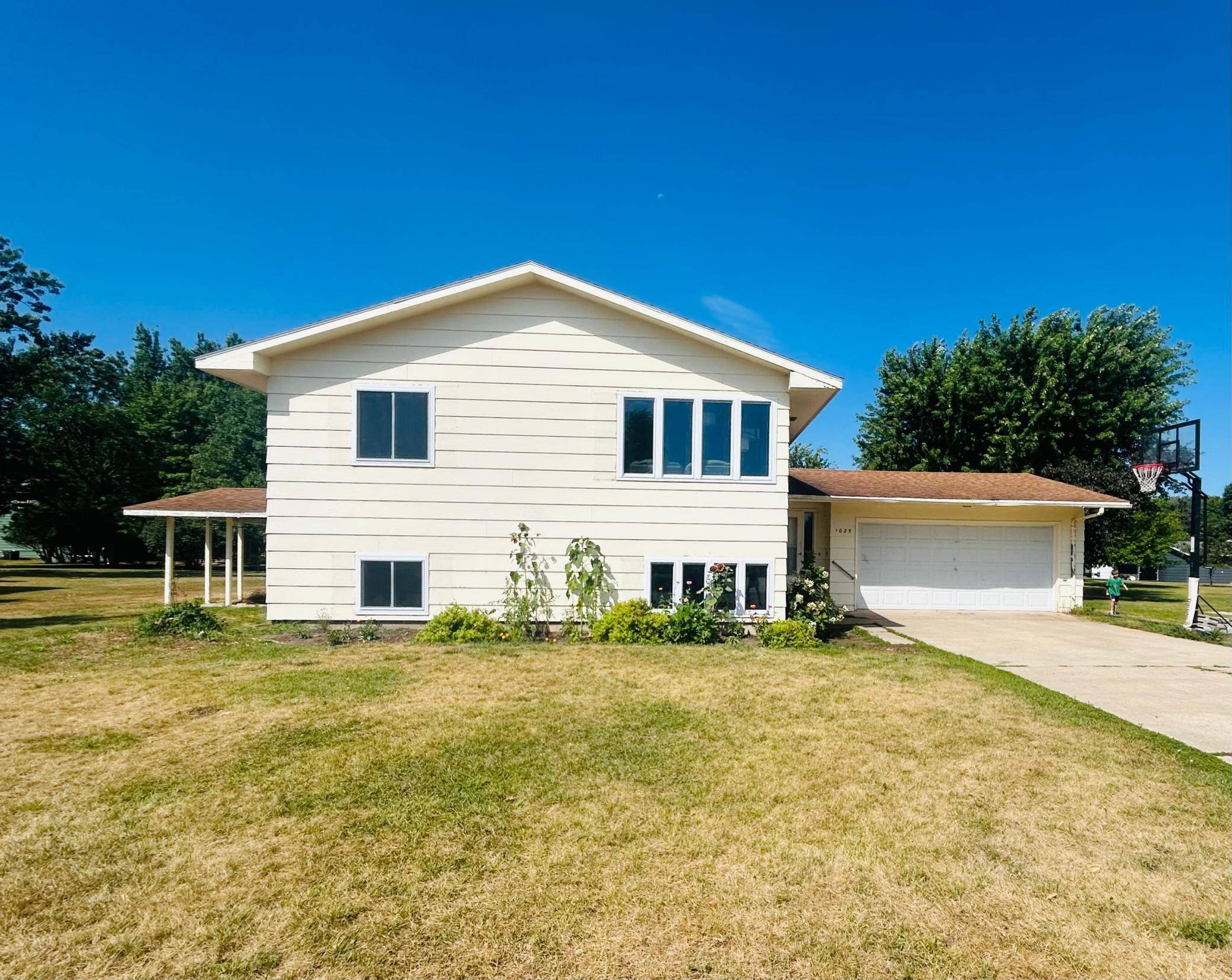 1025 9th ST SW, Wadena, MN 56482