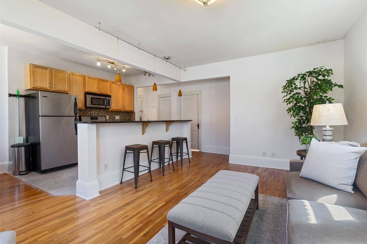 3520 Emerson AVE S #205, Minneapolis, MN 55408
