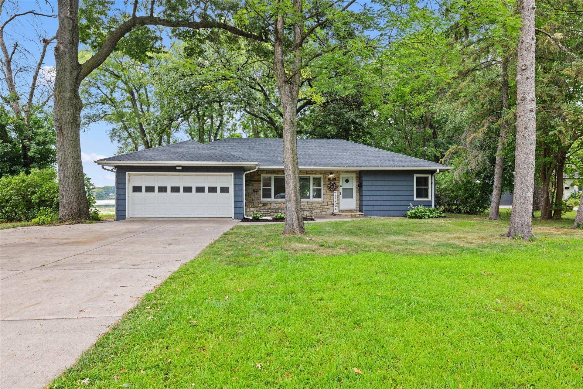 5415 Twin Lake BLVD E, Brooklyn Center, MN 55429