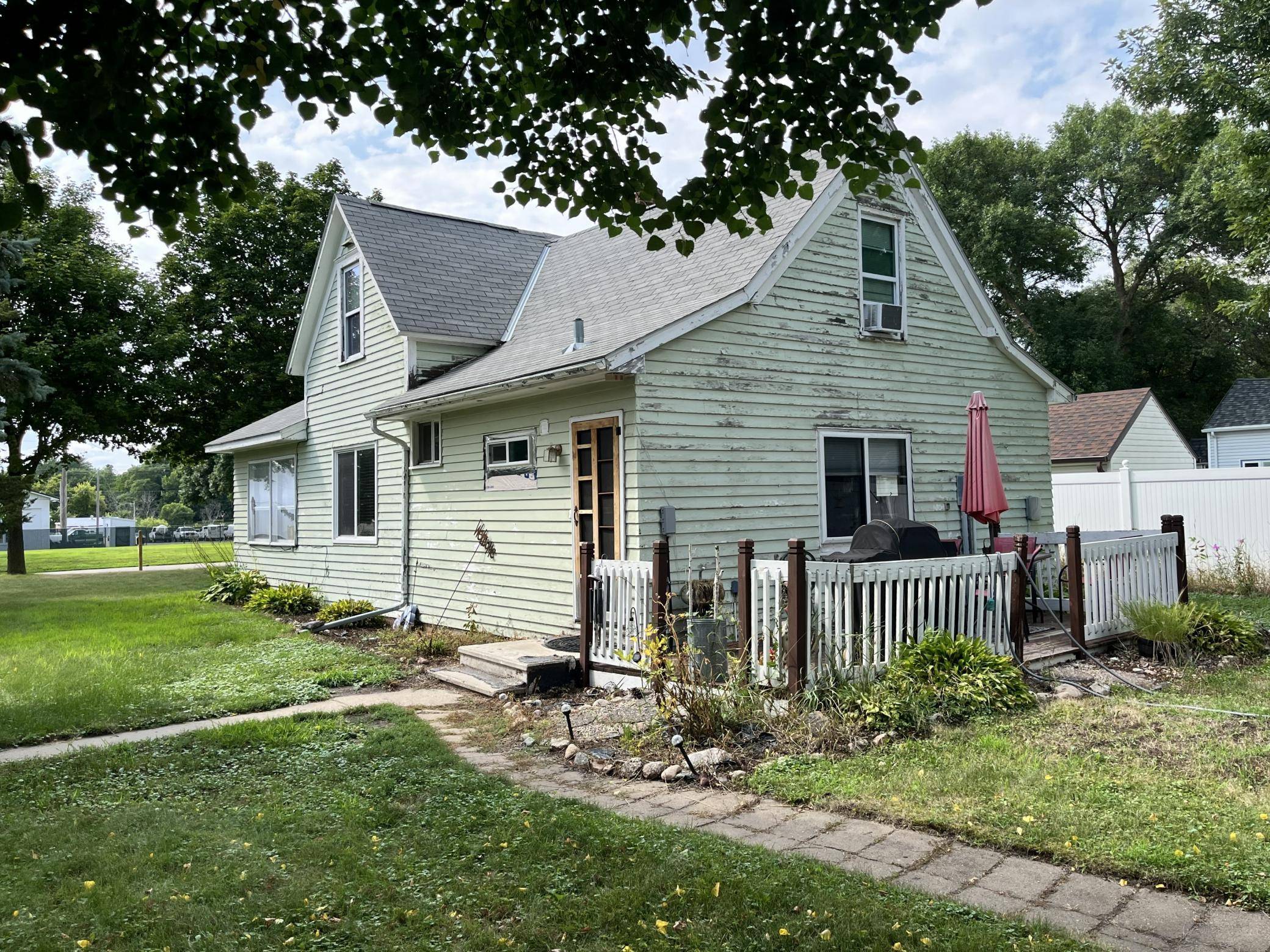 402 N Austin AVE, Litchfield, MN 55355